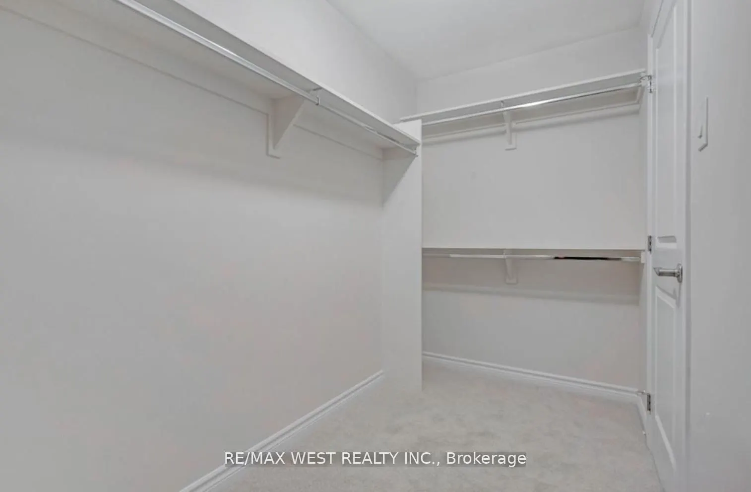 1026 Kijik Crescent
