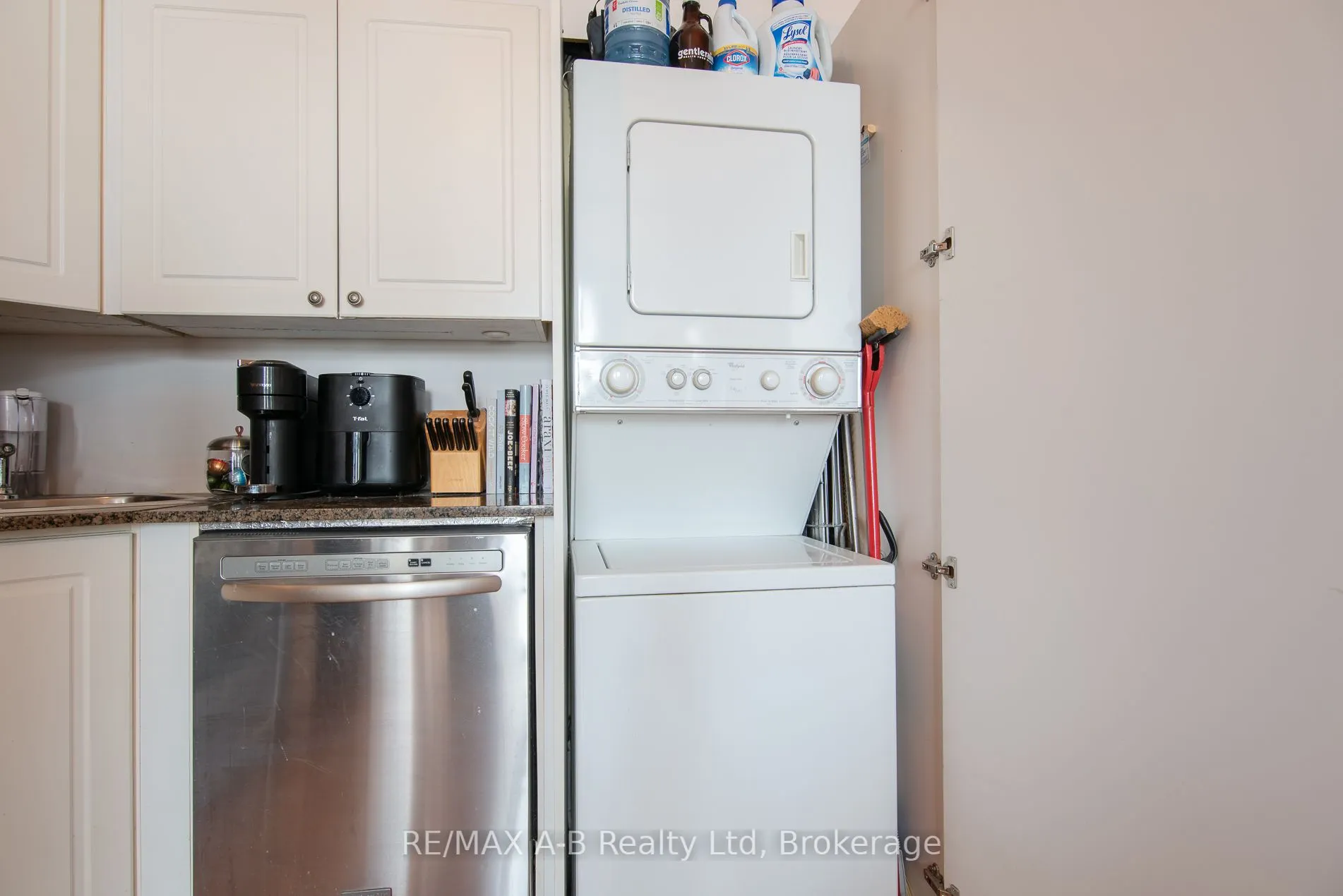 66 WELLINGTON Street ##201