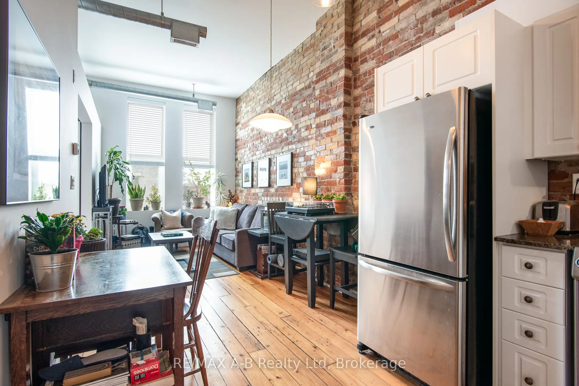 66 WELLINGTON Street ##201