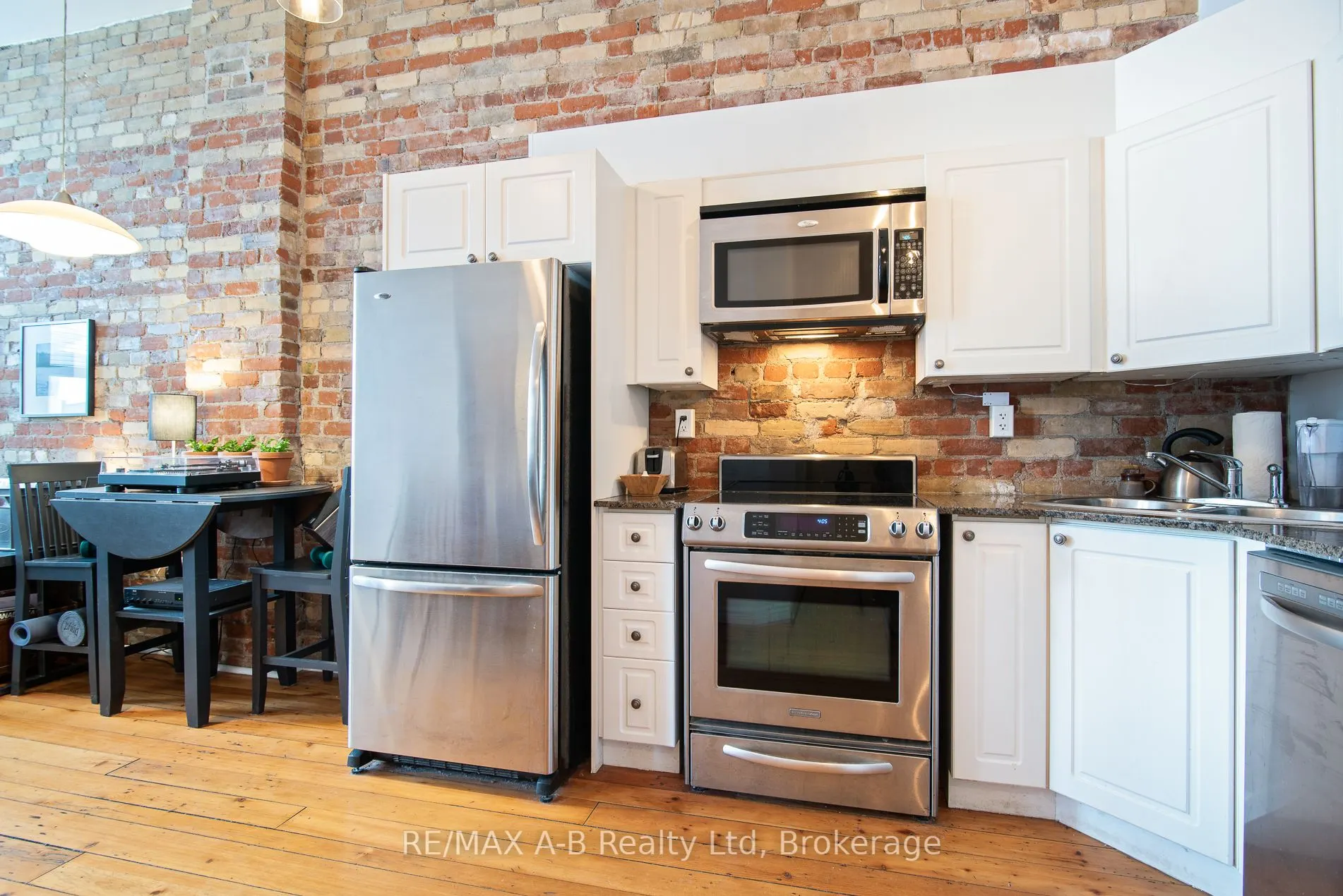 66 WELLINGTON Street ##201