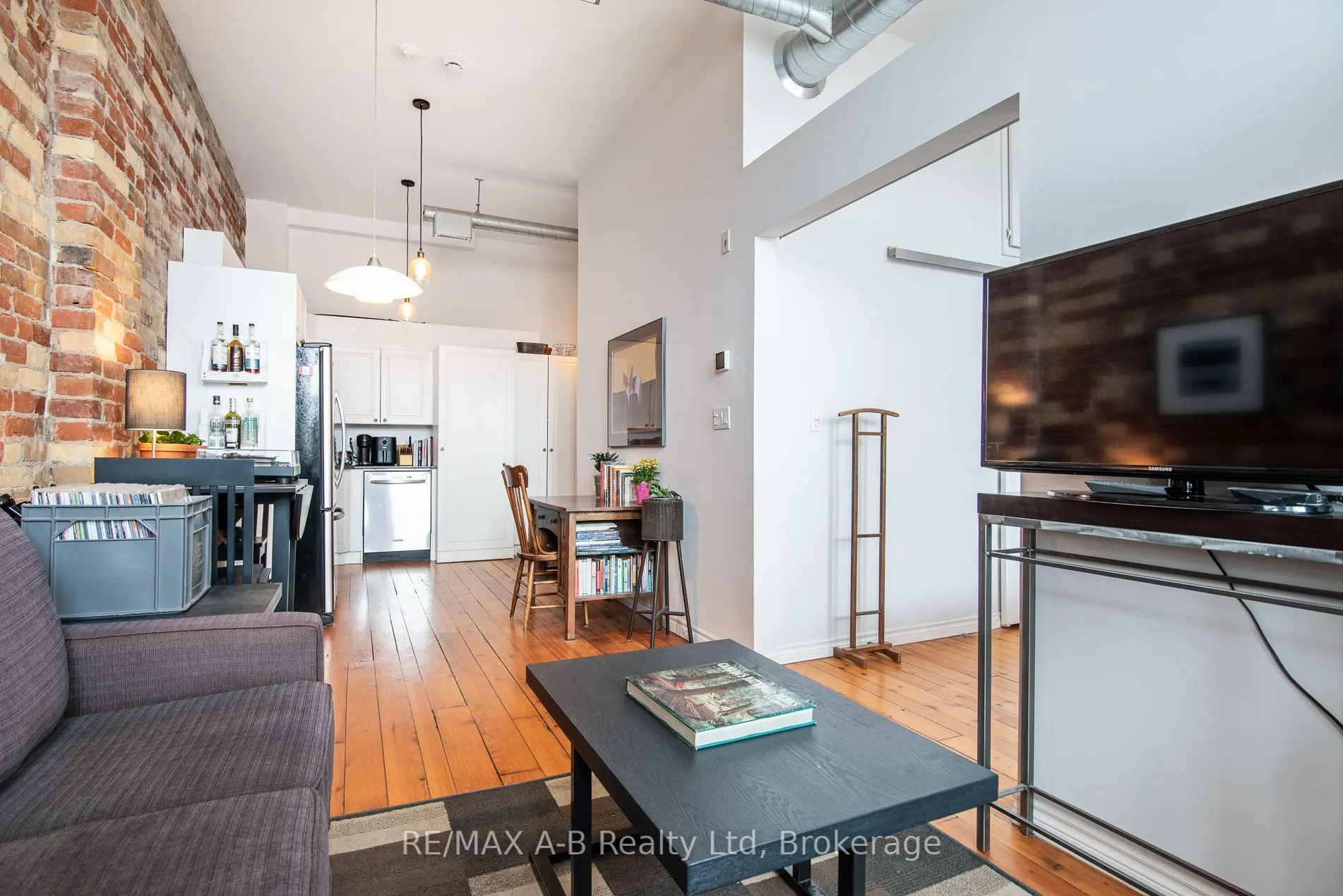 66 WELLINGTON Street ##201