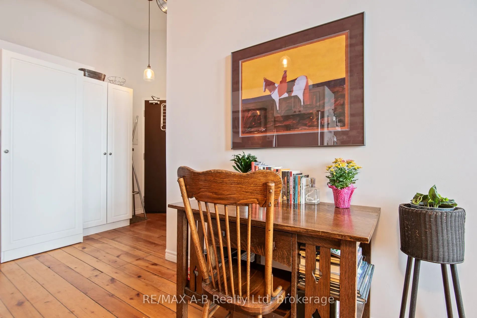 66 WELLINGTON Street ##201