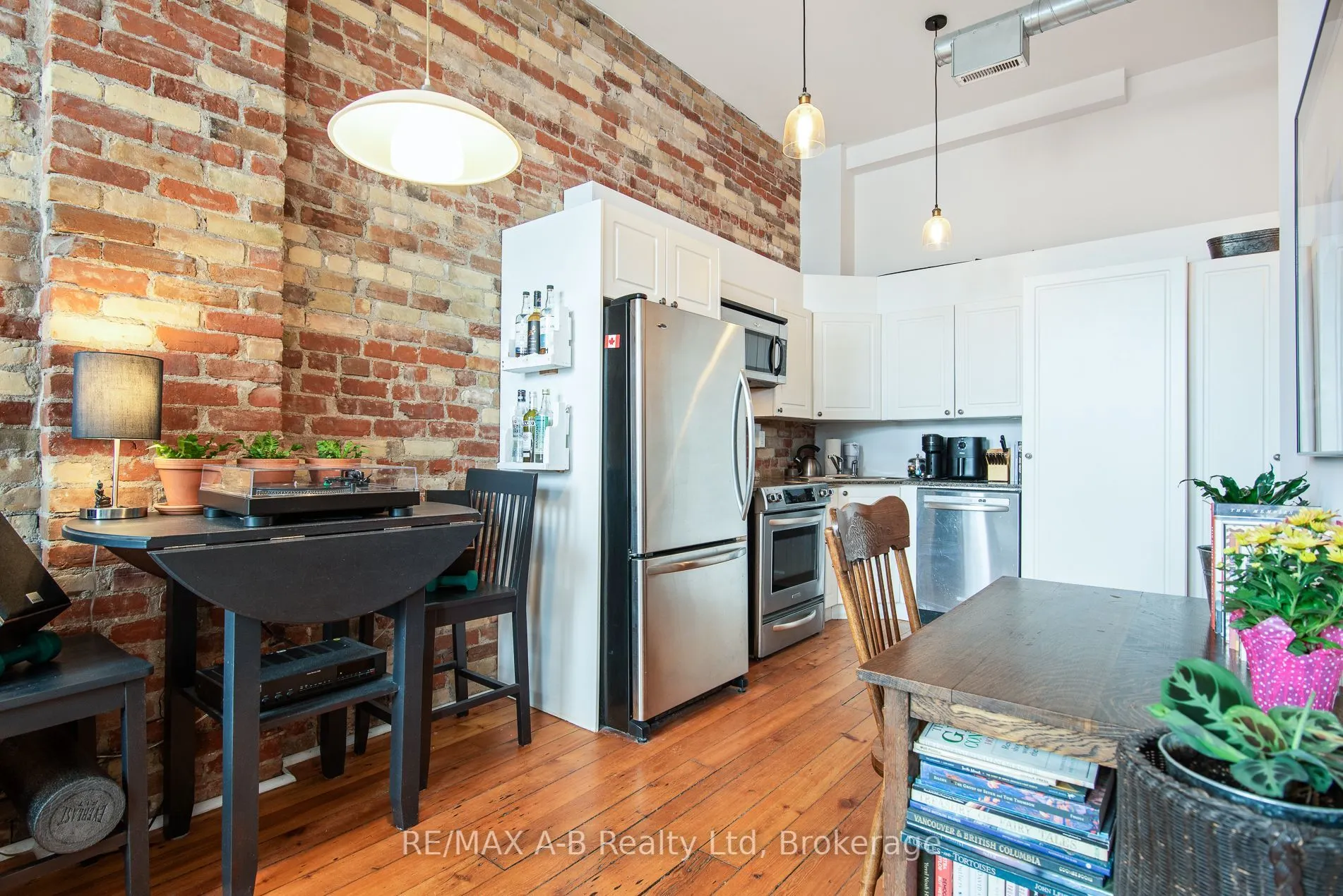 66 WELLINGTON Street ##201