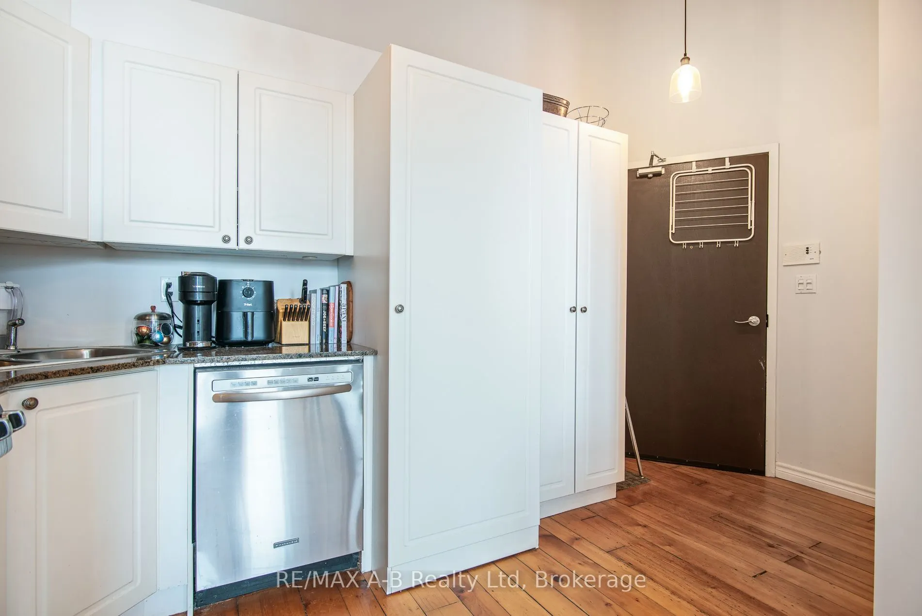 66 WELLINGTON Street ##201