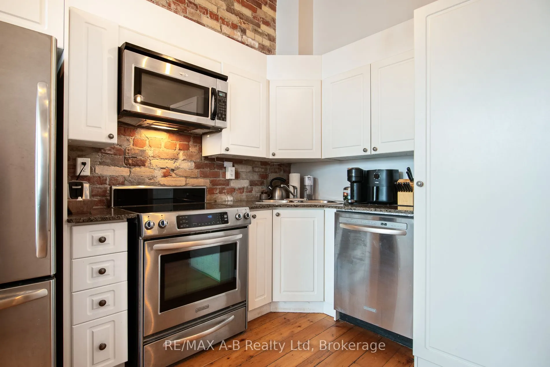 66 WELLINGTON Street ##201