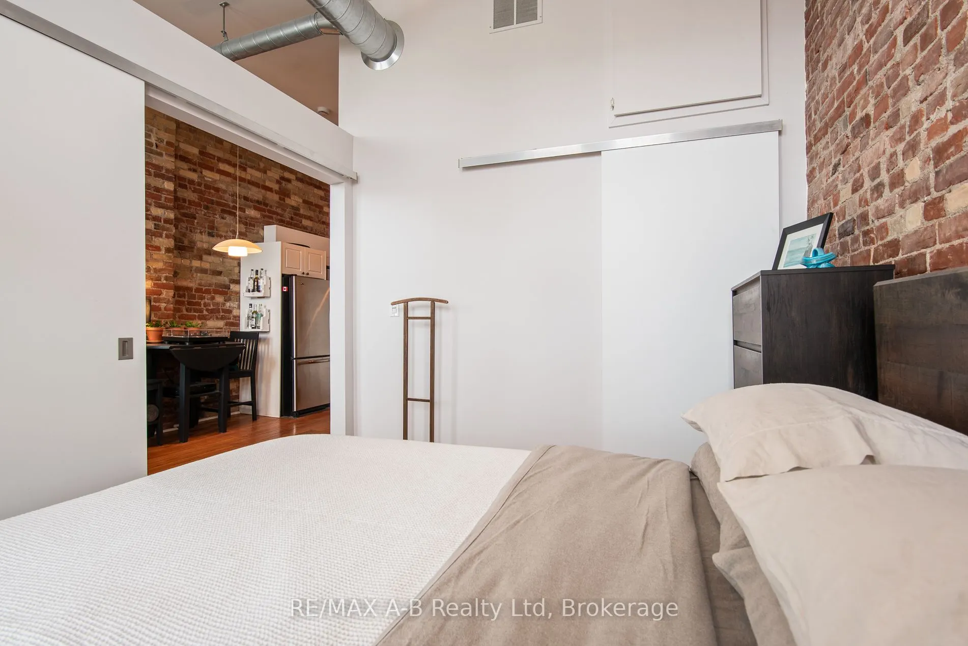 66 WELLINGTON Street ##201