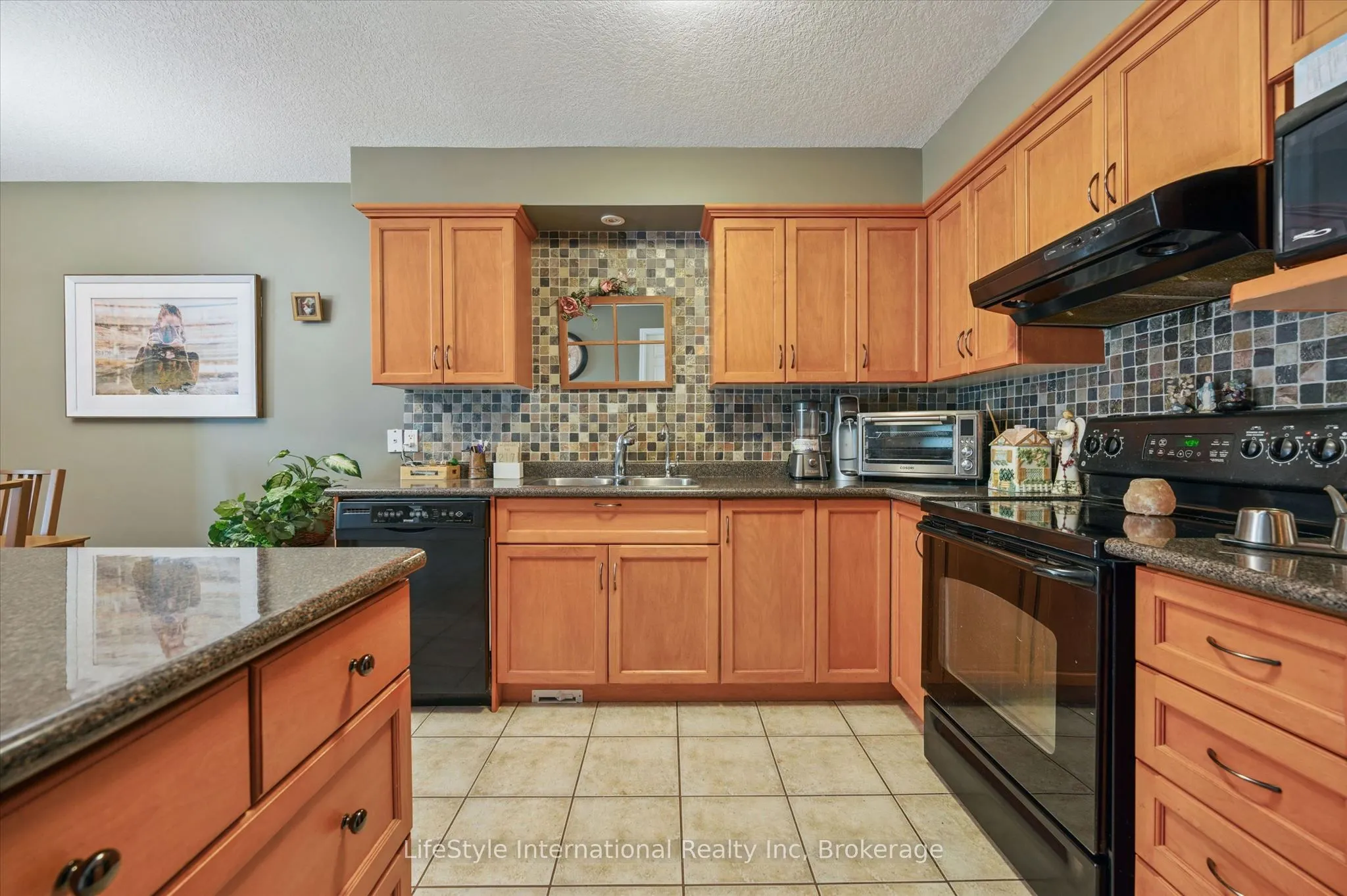 47 HASLER Crescent