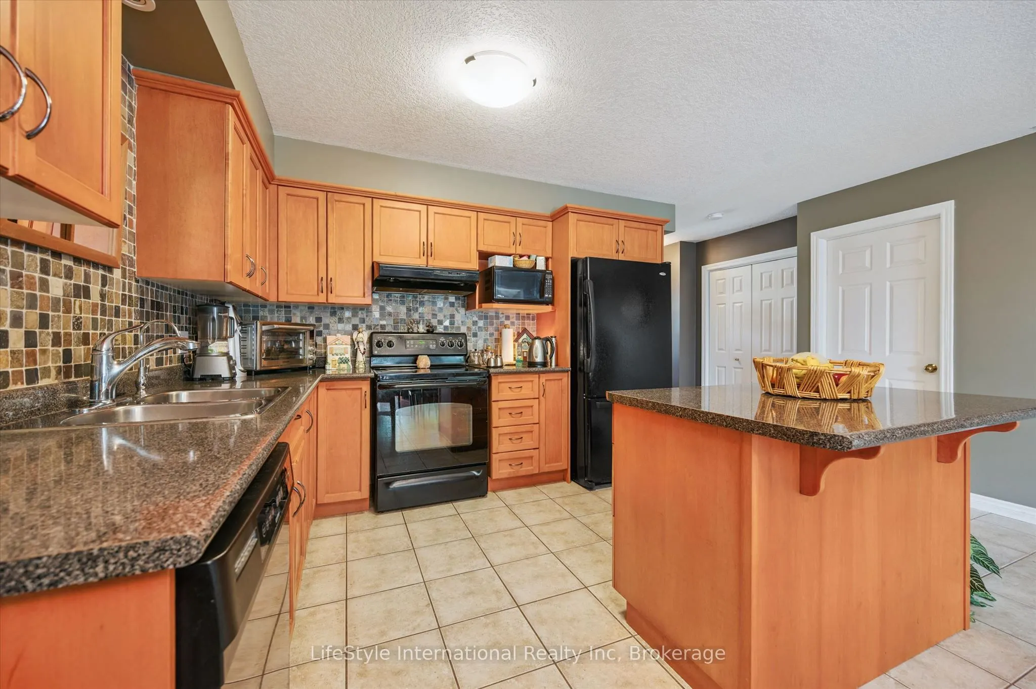 47 HASLER Crescent