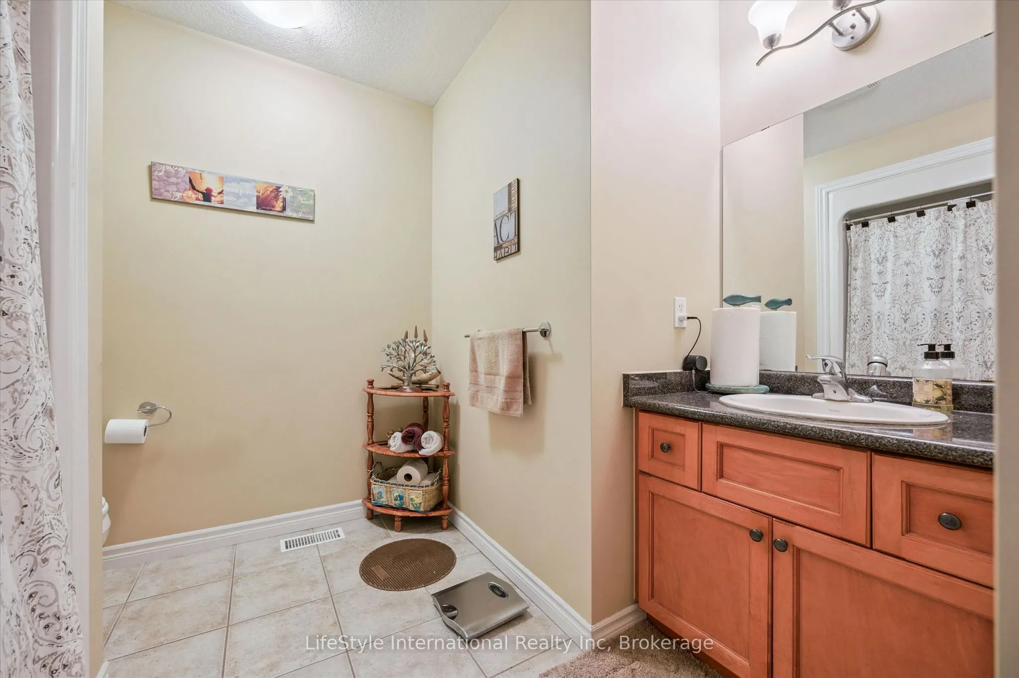 47 HASLER Crescent