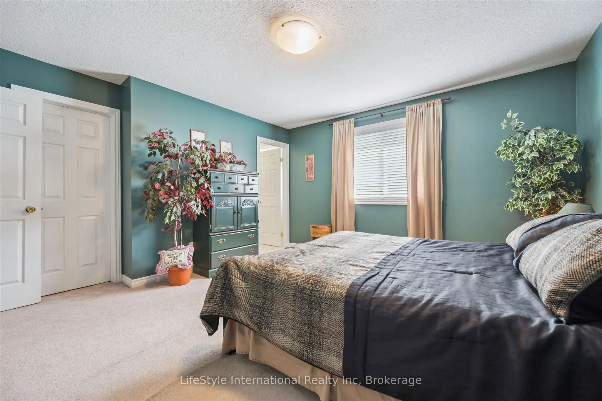 47 HASLER Crescent