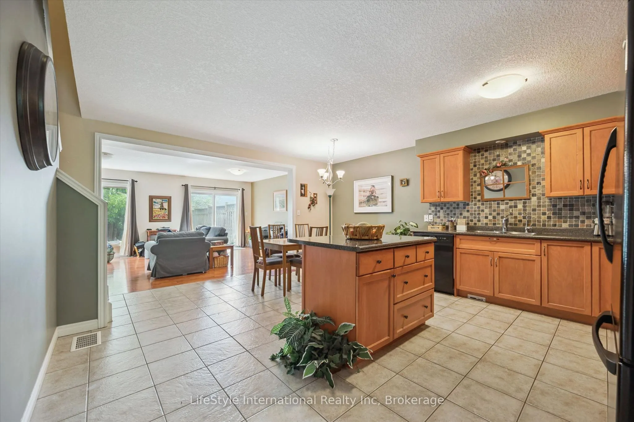 47 HASLER Crescent