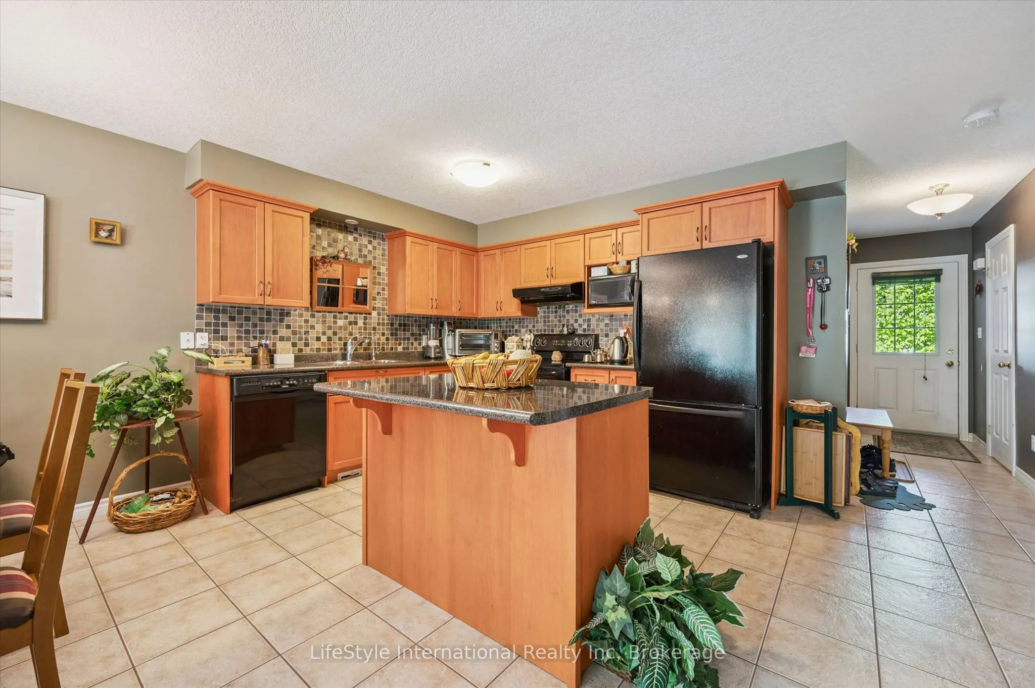 47 HASLER Crescent