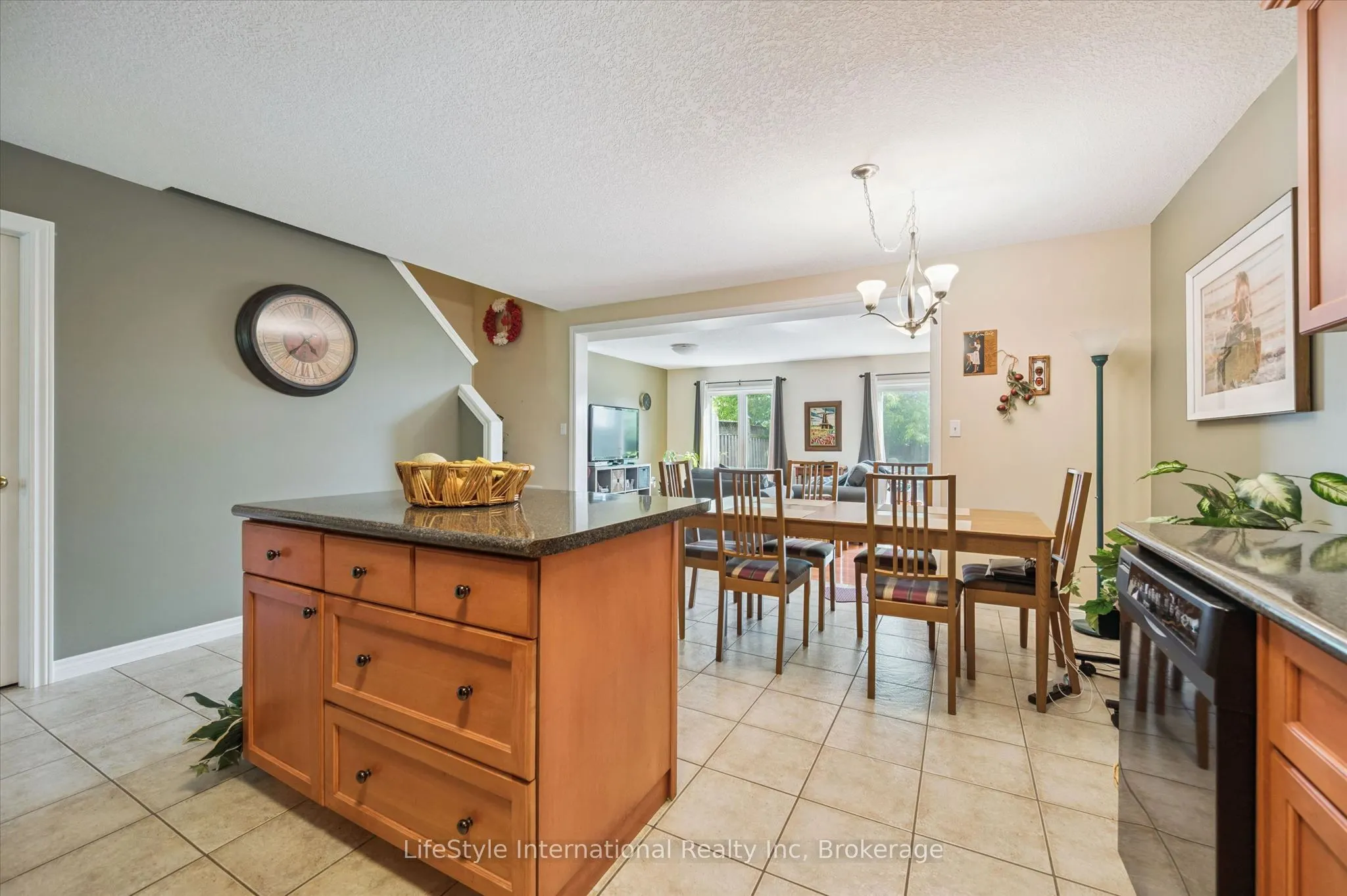 47 HASLER Crescent