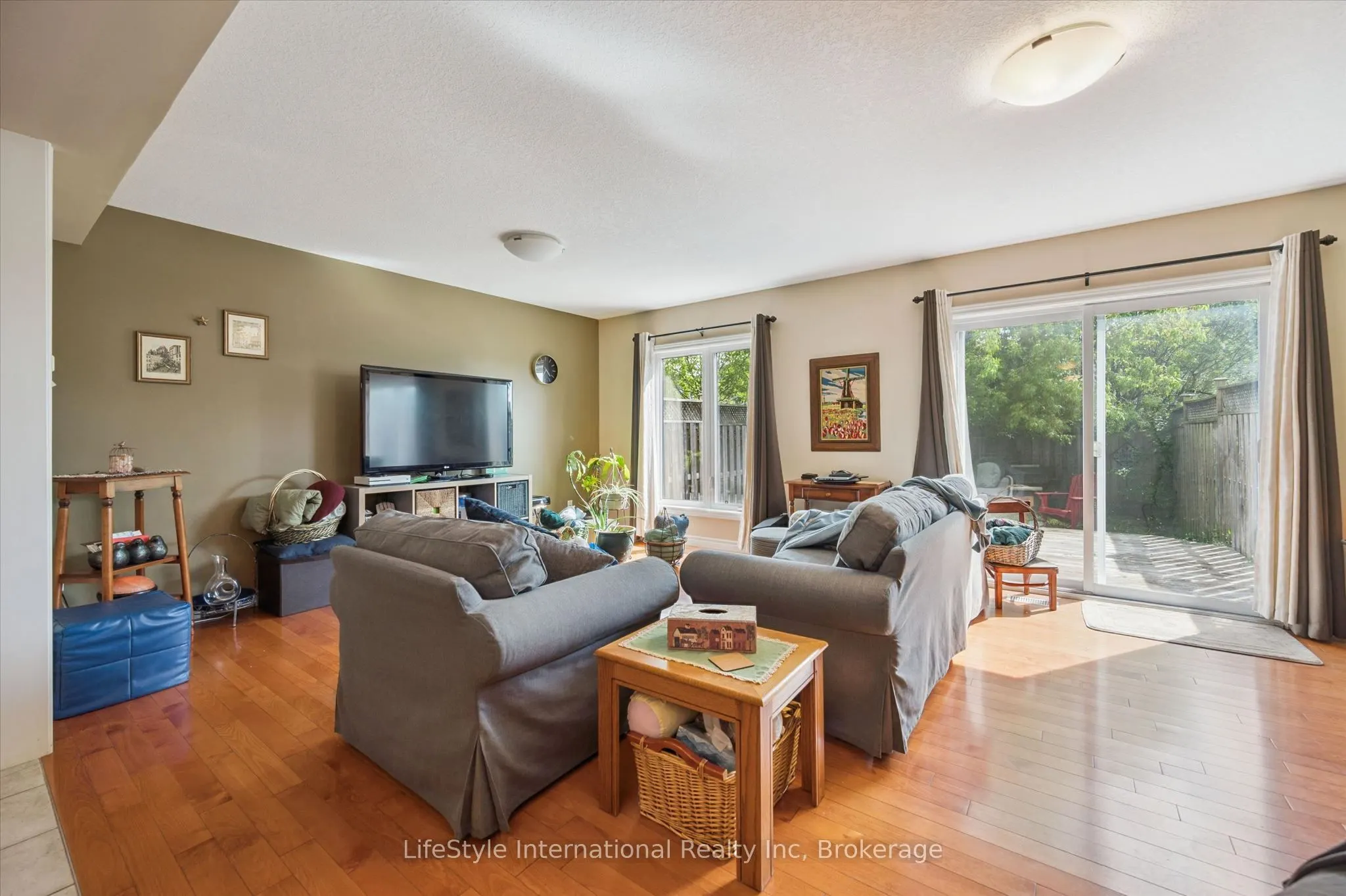 47 HASLER Crescent