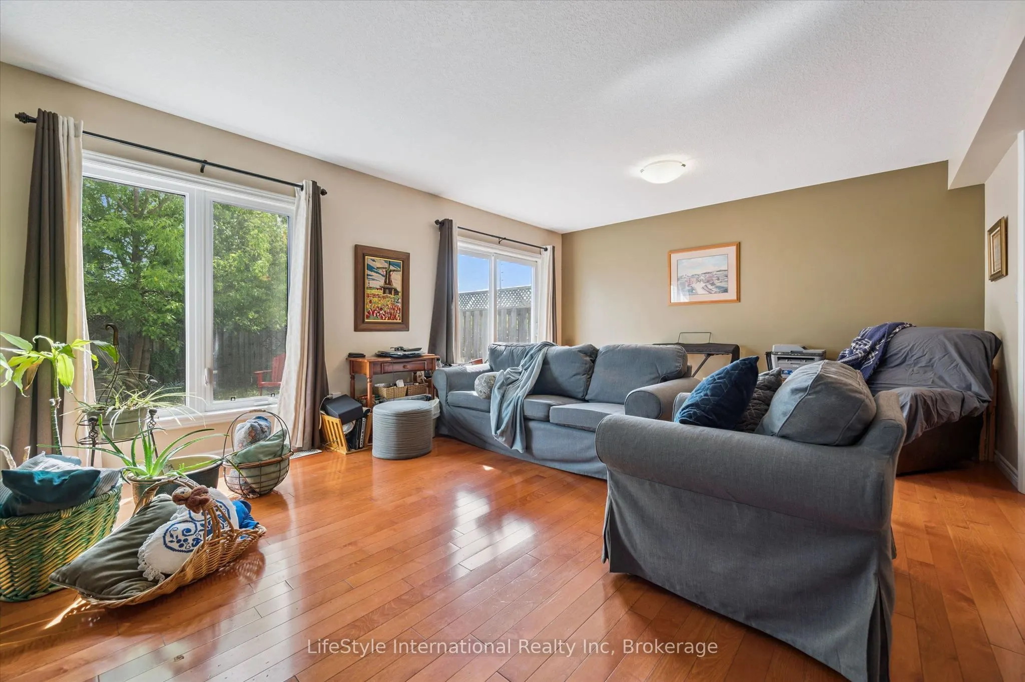 47 HASLER Crescent
