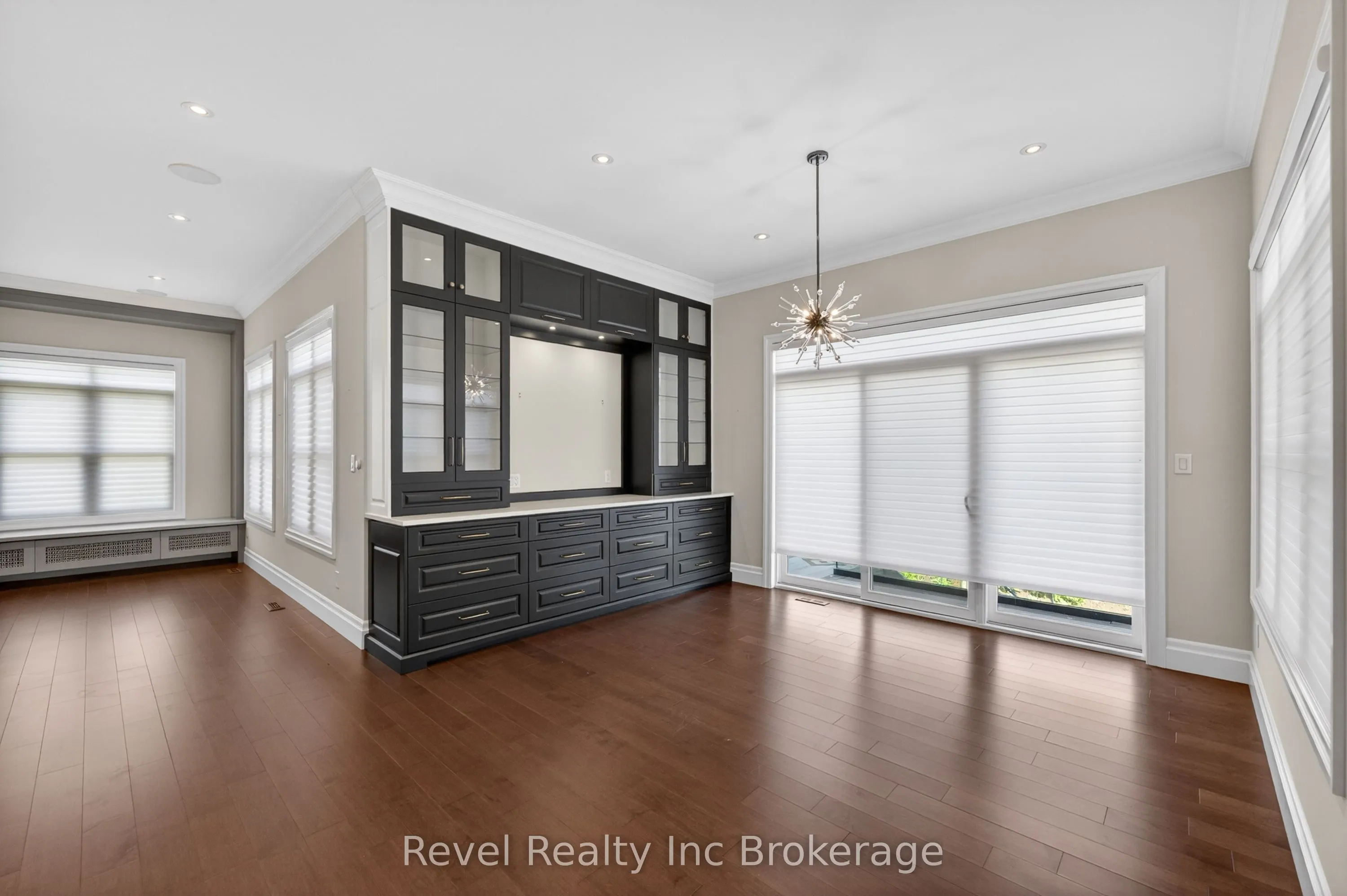 241 Tamarack Boulevard