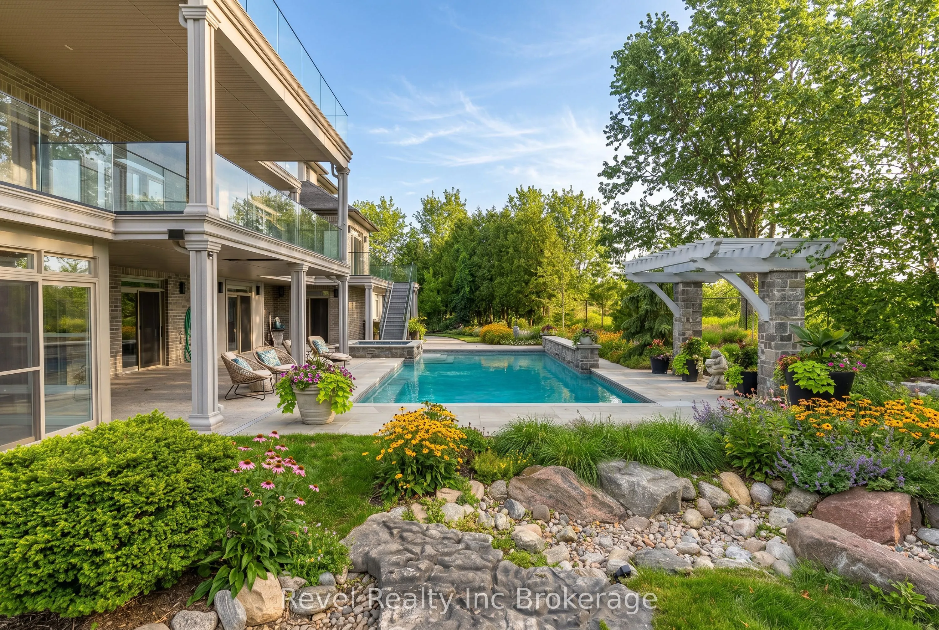241 Tamarack Boulevard