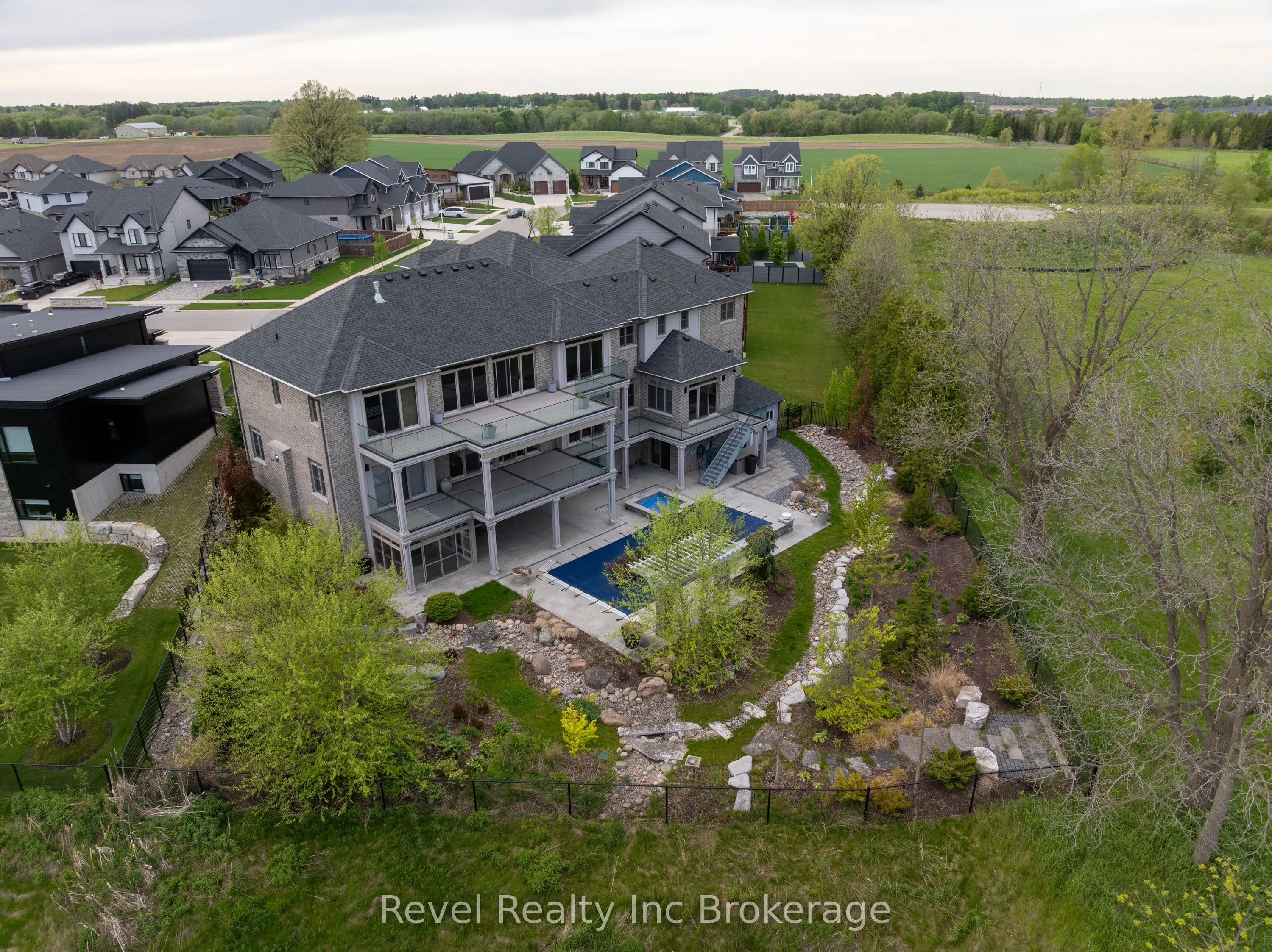 241 Tamarack Boulevard