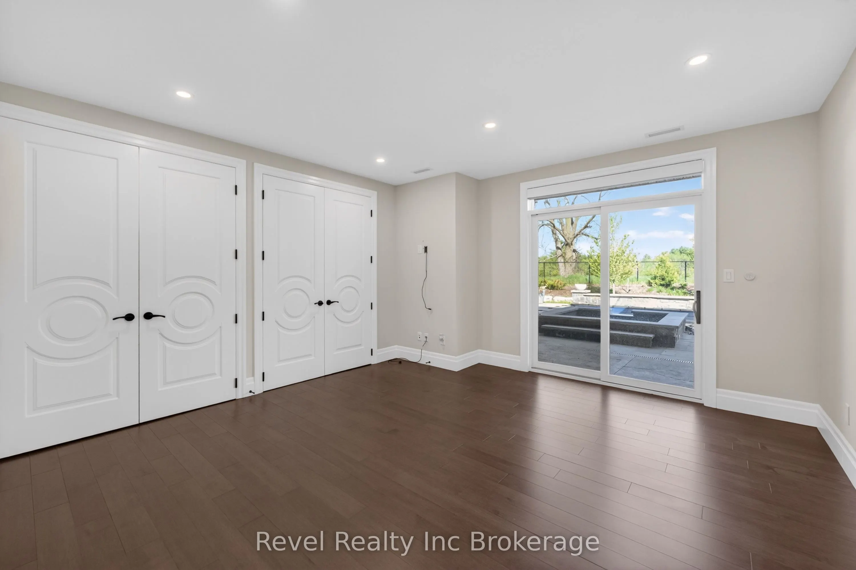 241 Tamarack Boulevard
