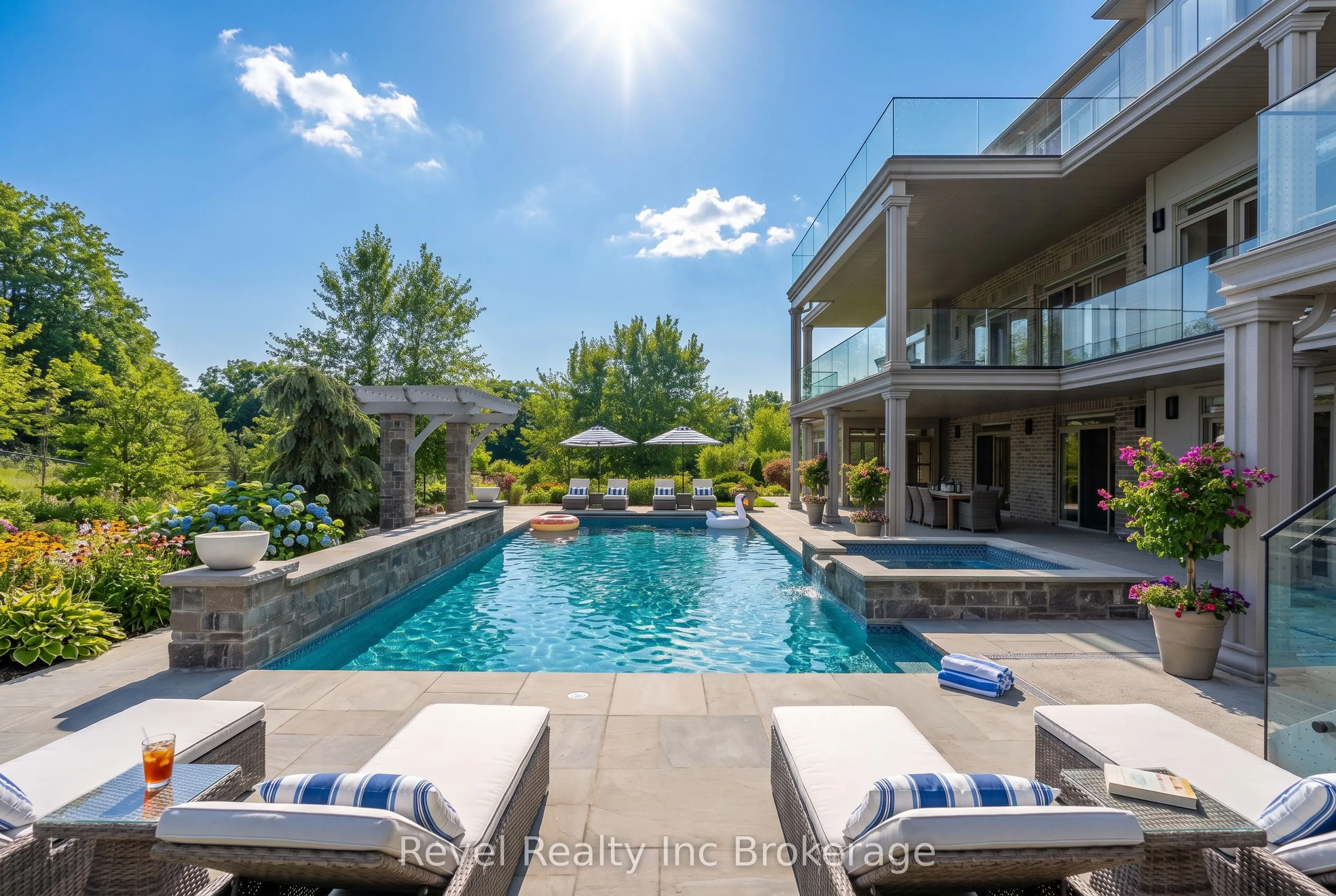 241 Tamarack Boulevard