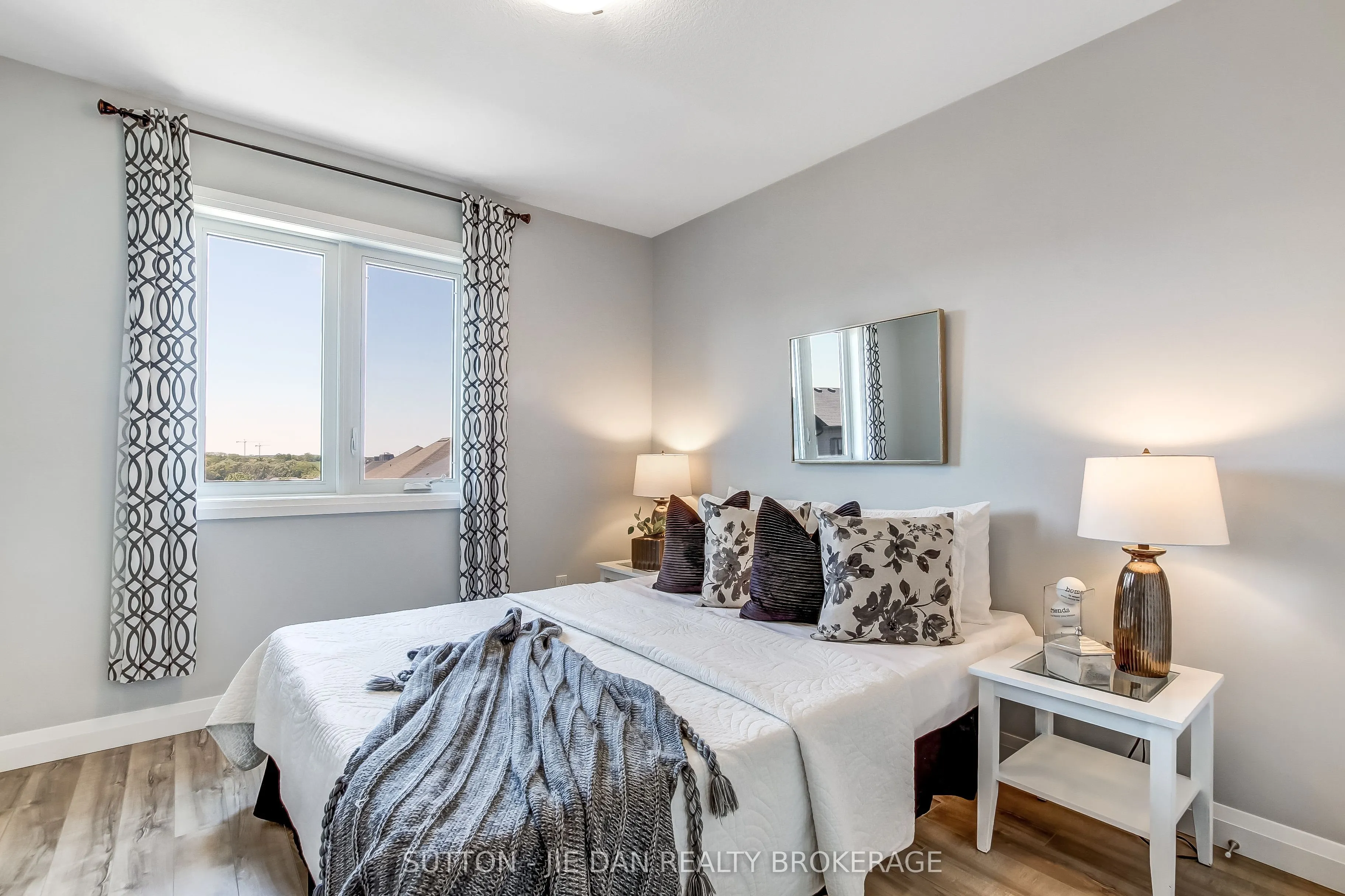 819 KLEINBURG Drive #2