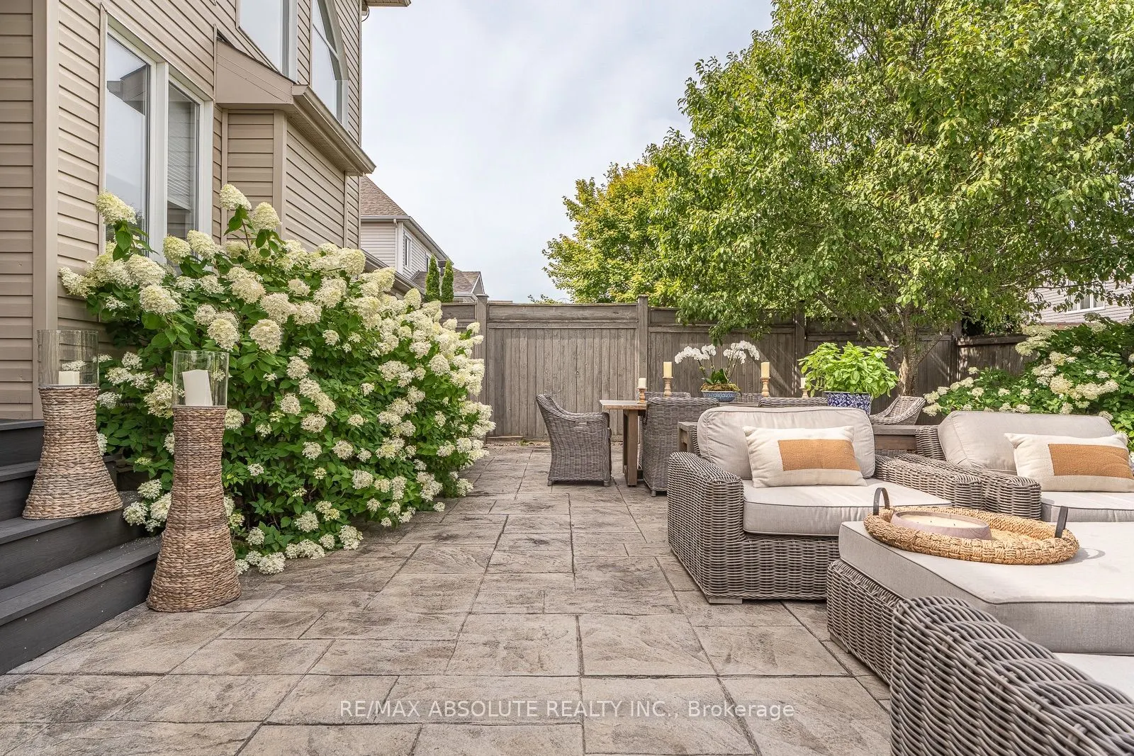 414 LANDSWOOD Way