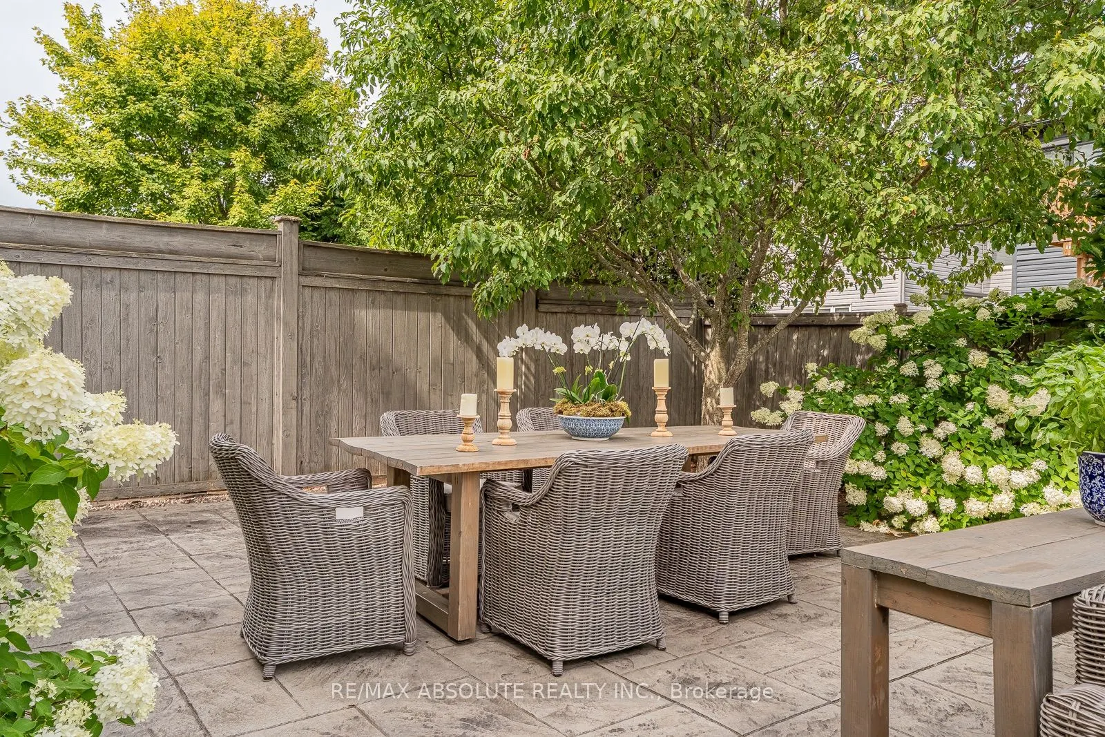 414 LANDSWOOD Way
