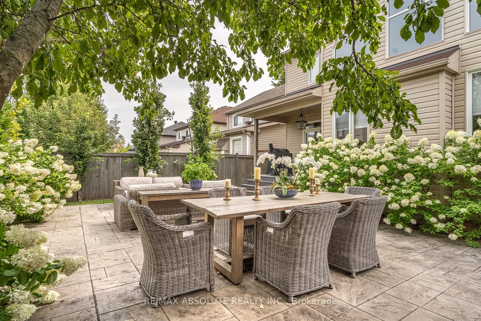 414 LANDSWOOD Way