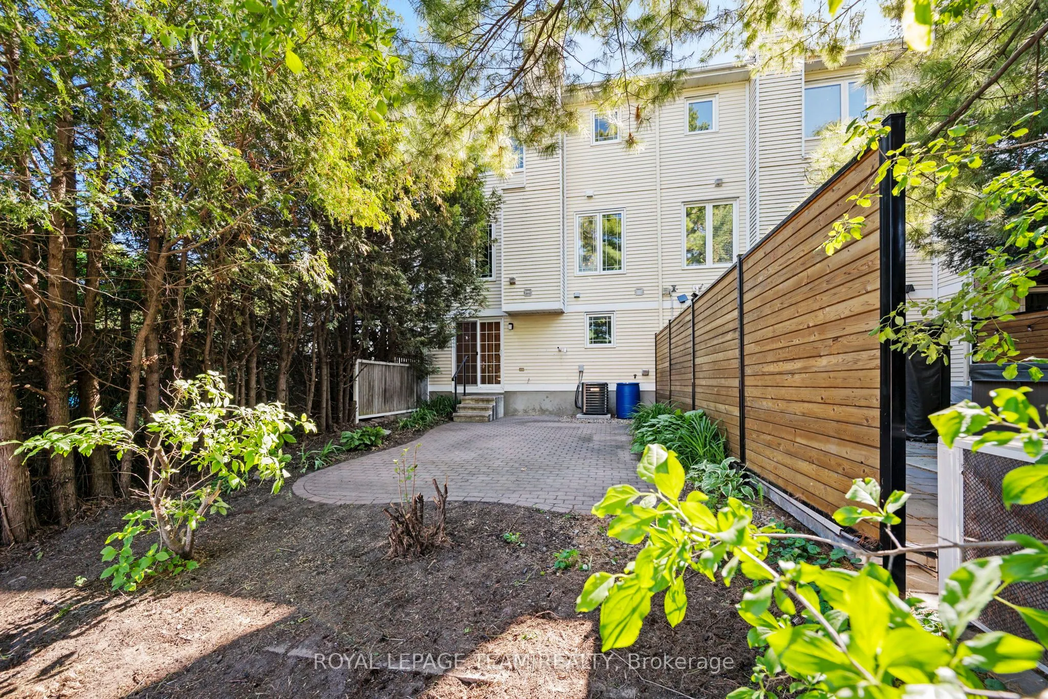 8 Mannington Court