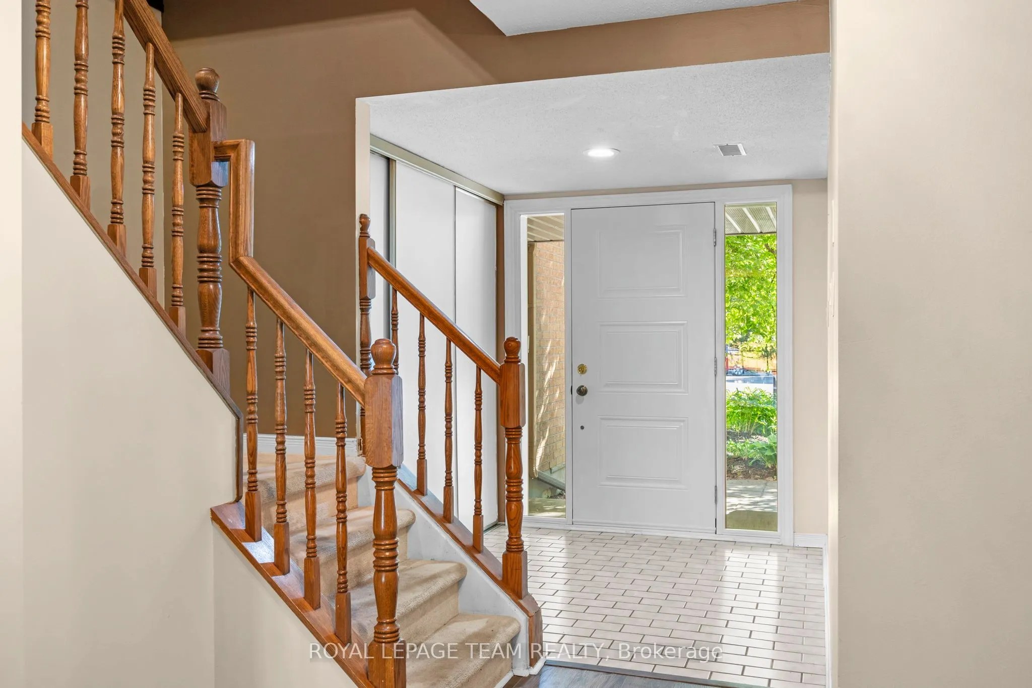 8 Mannington Court