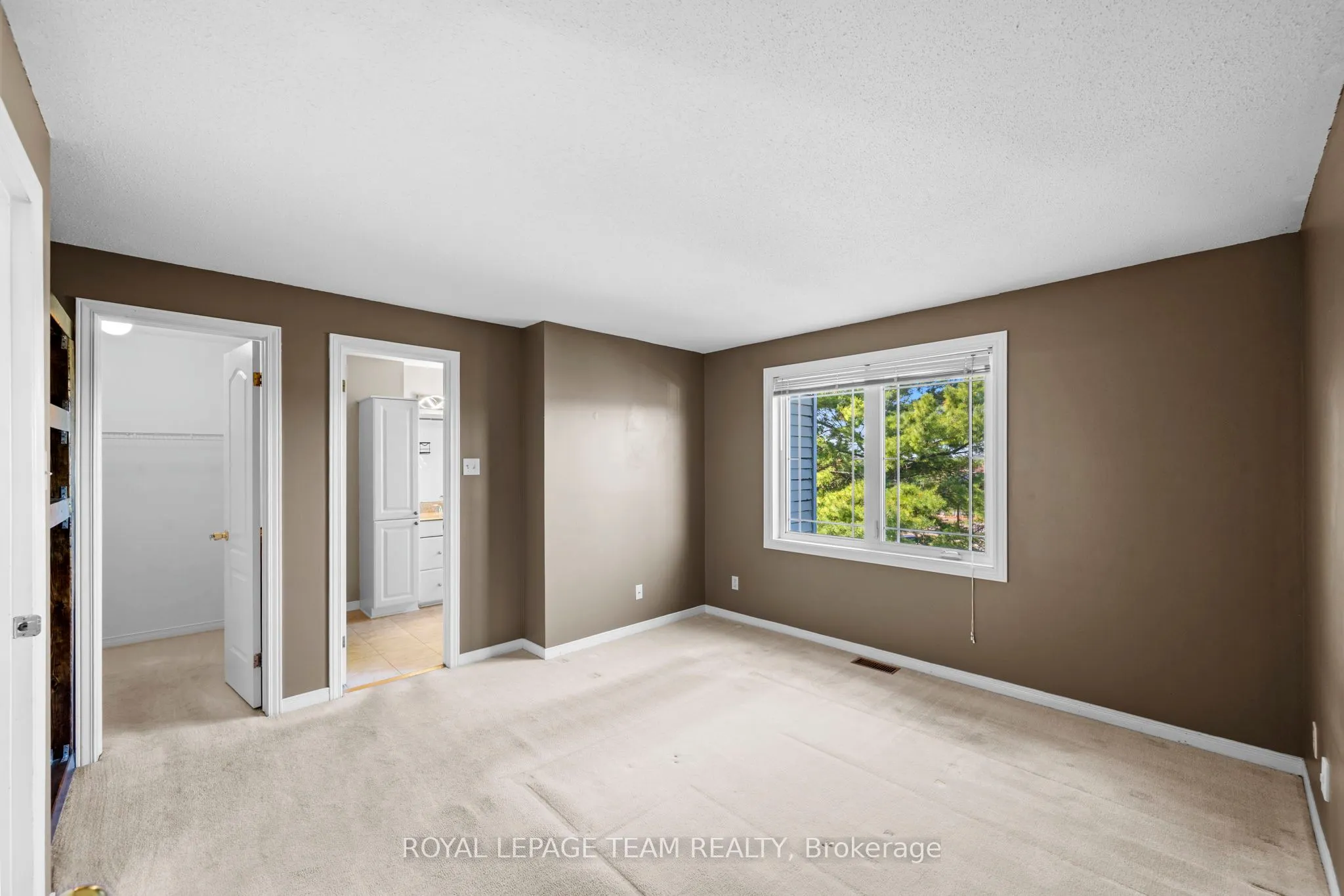 8 Mannington Court
