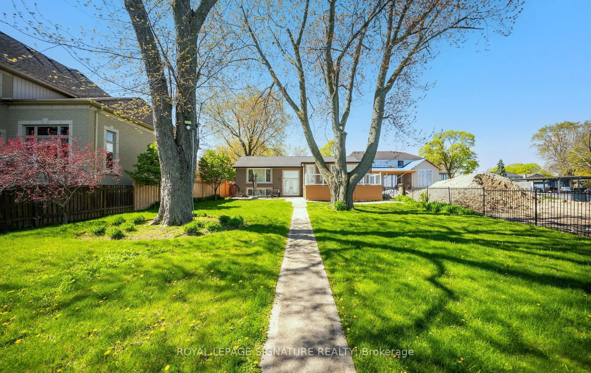 17 Wendakee Drive