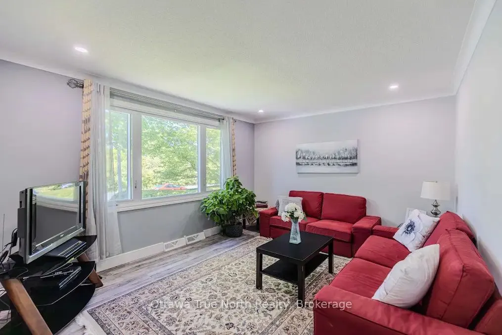 35 Tauvette Street