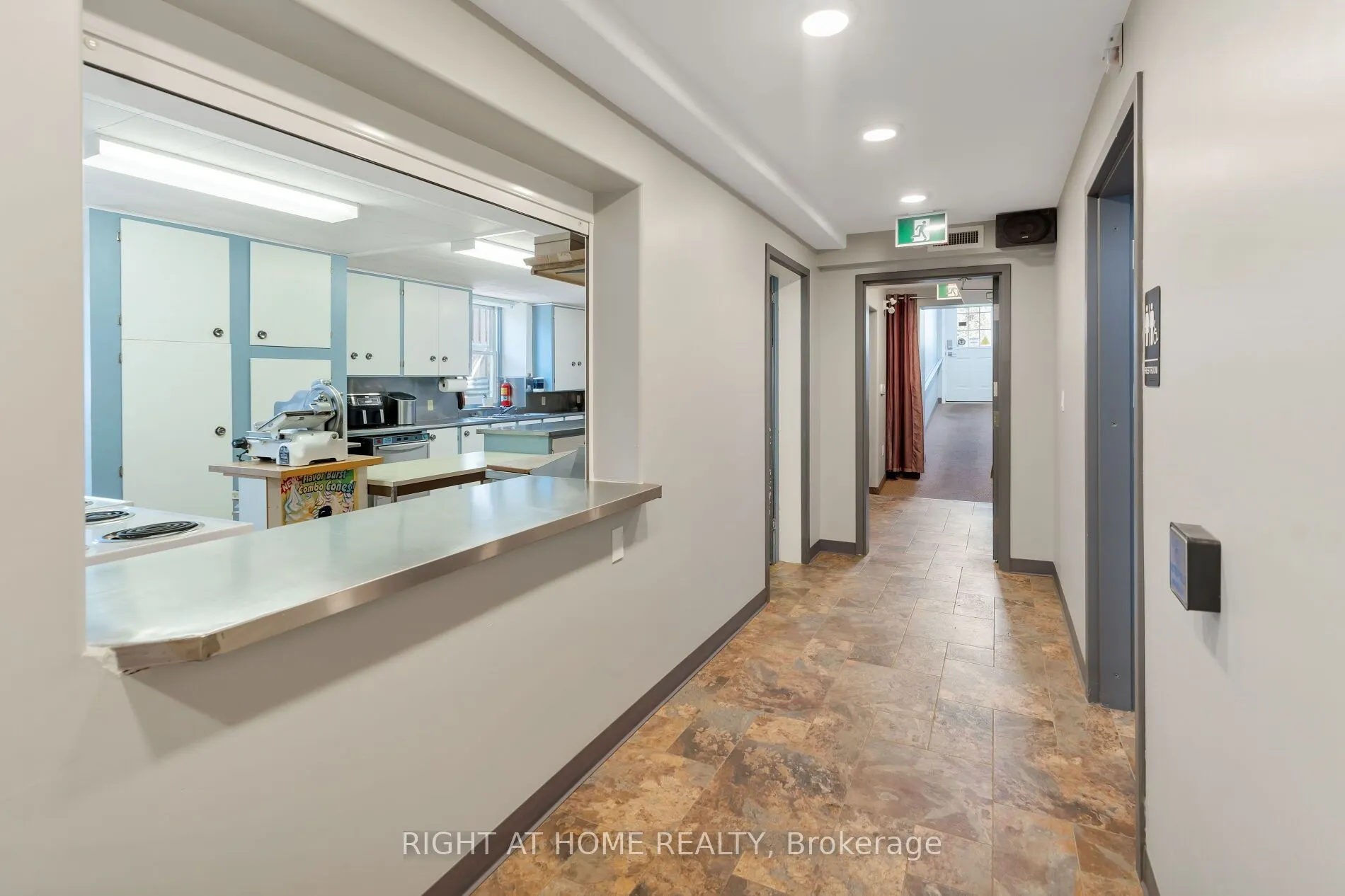 19 Albert Street E