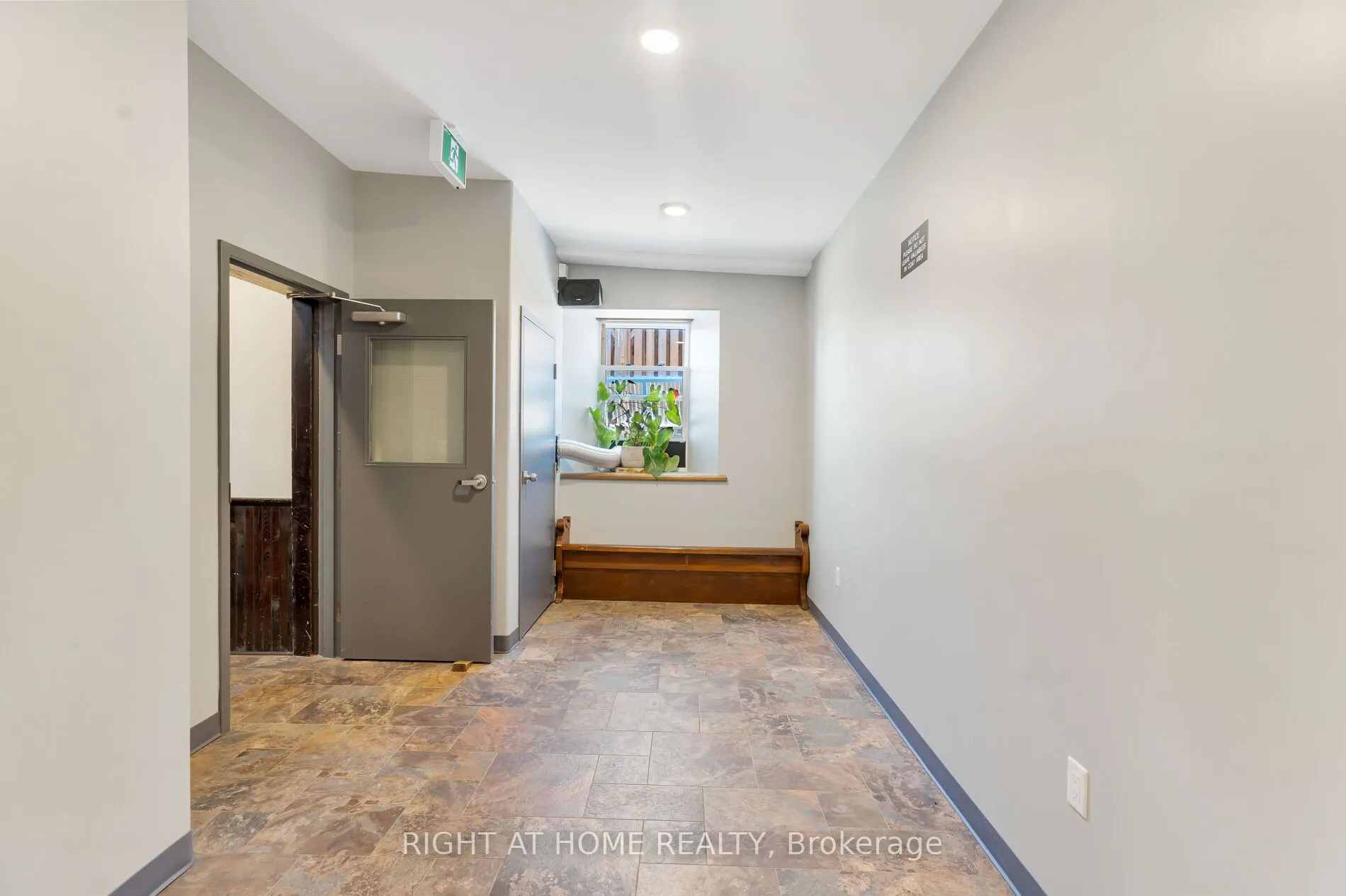 19 Albert Street E
