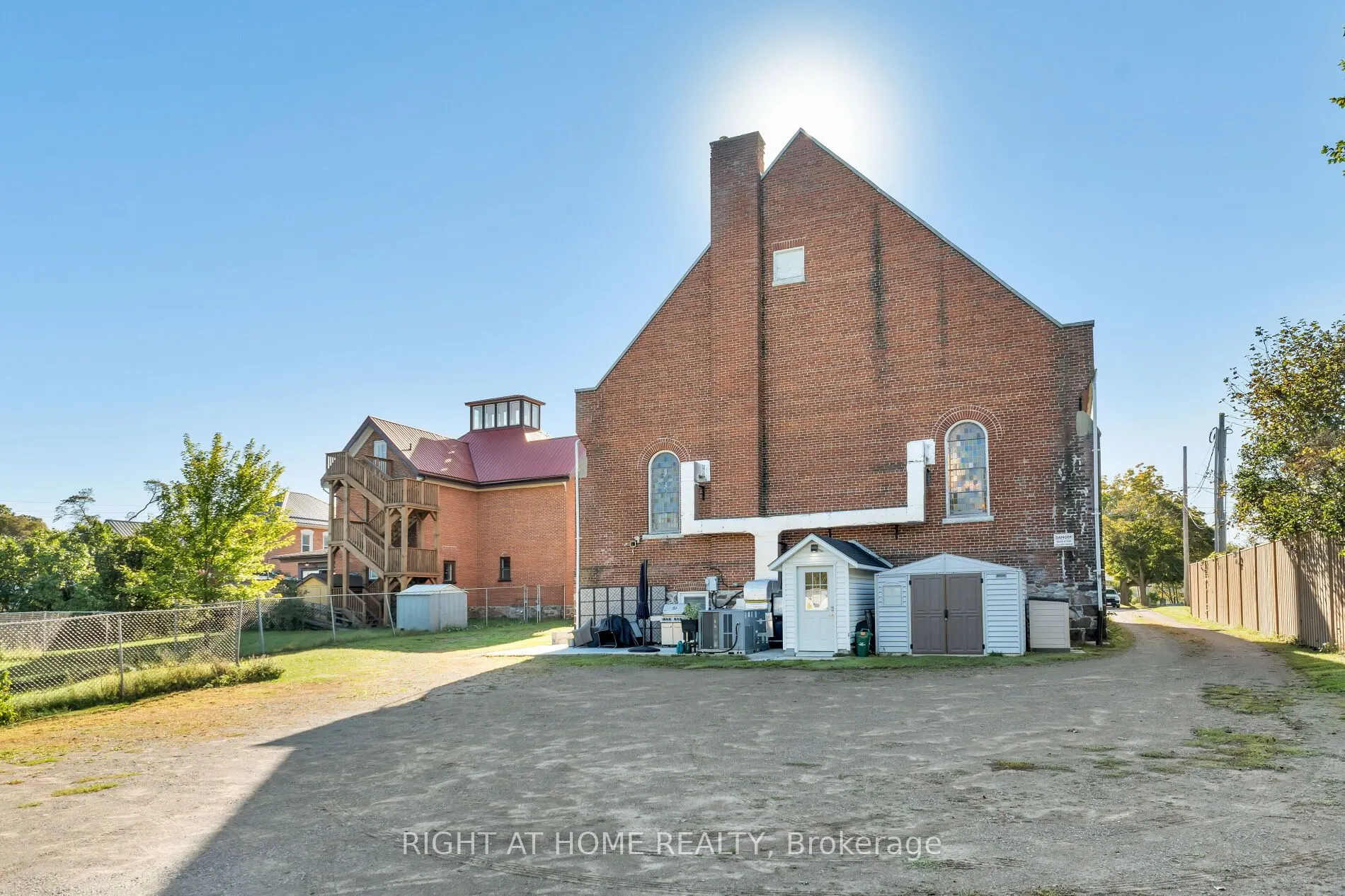 19 Albert Street E