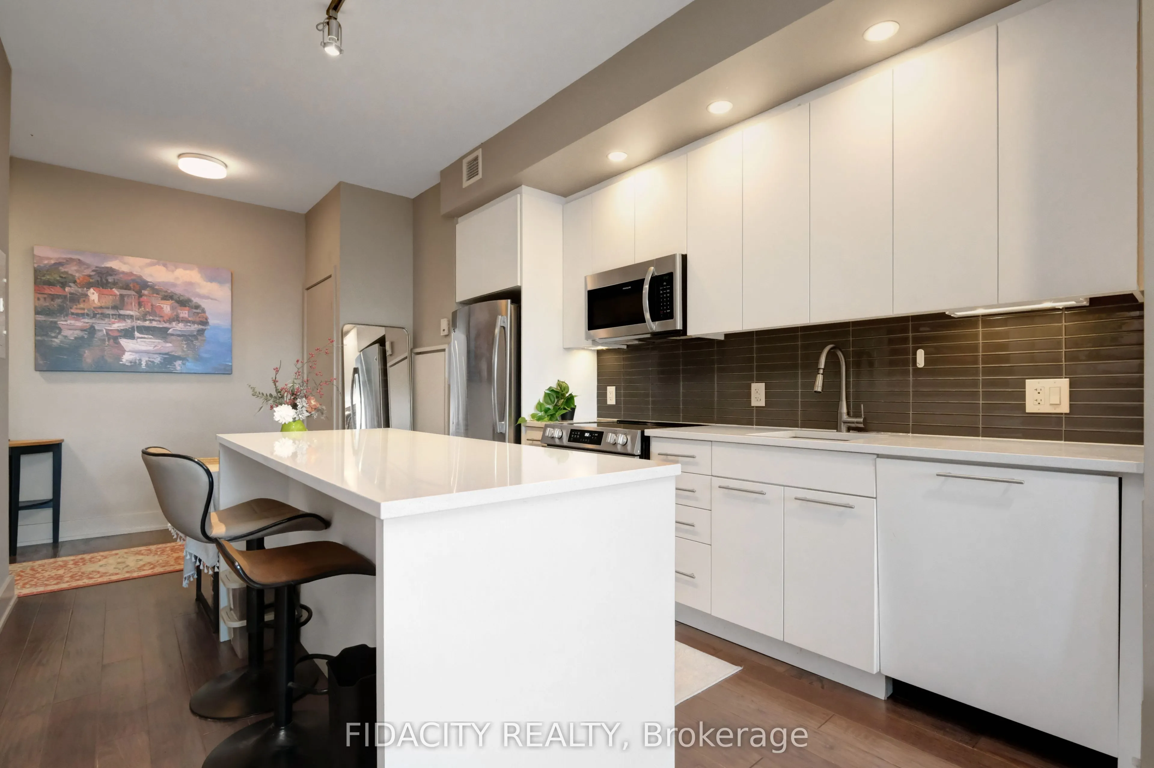 108 Richmond Road #609