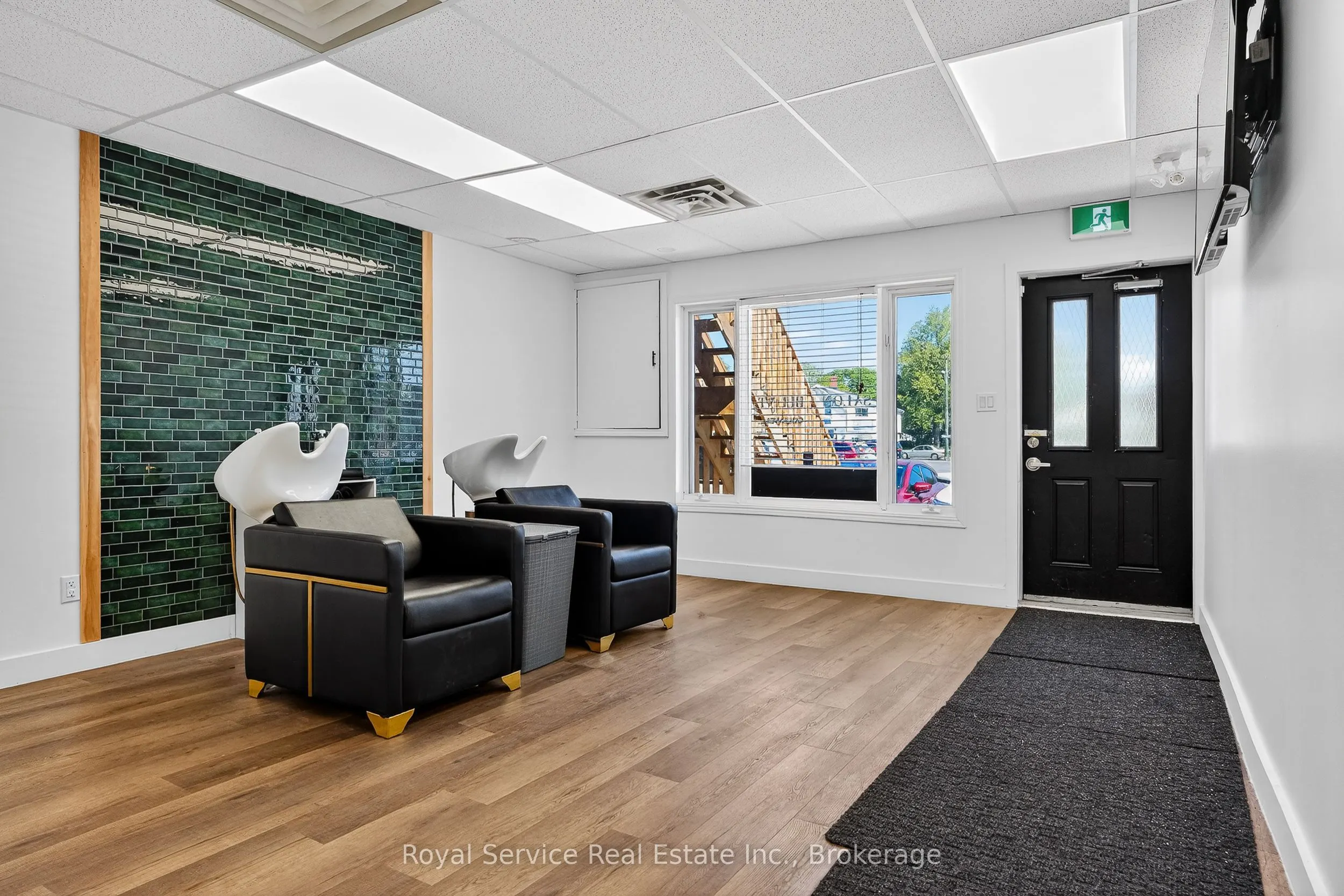 36 King St West King Street W