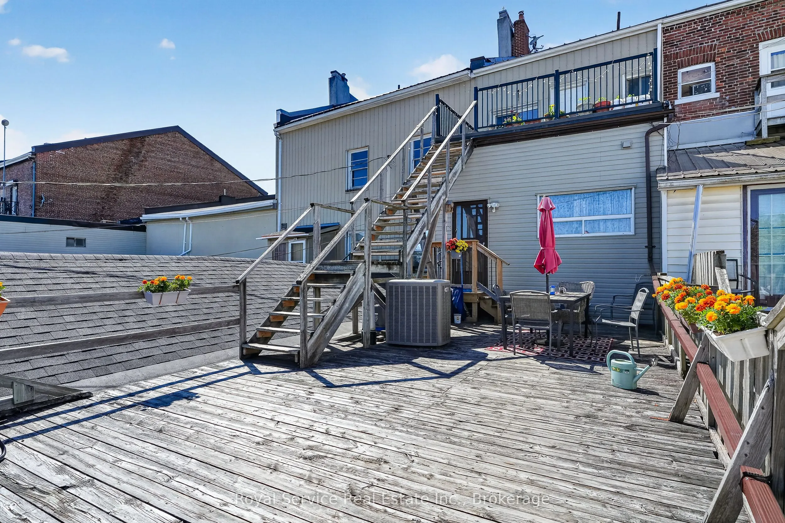 36 King St West King Street W