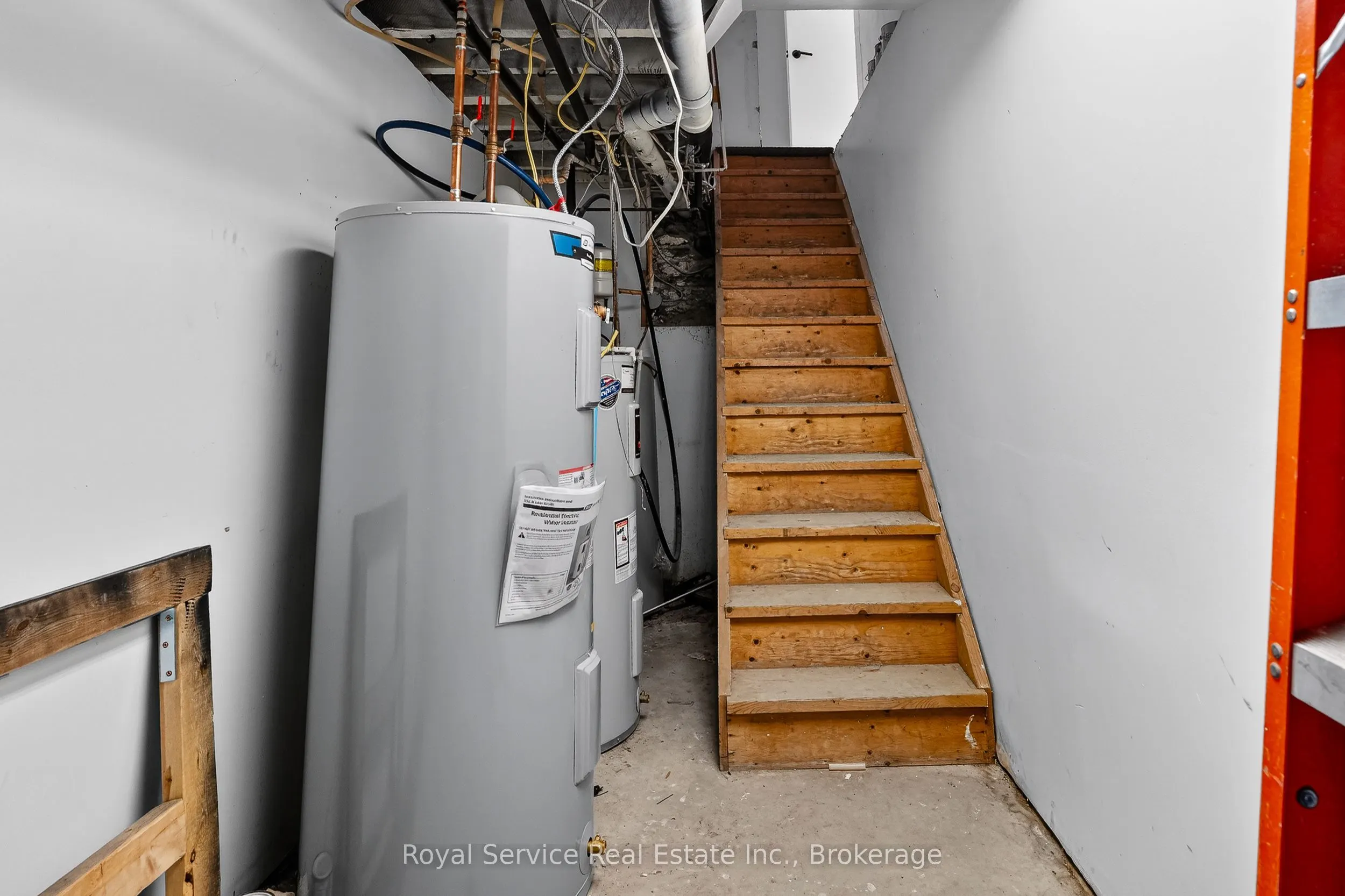 36 King St West King Street W