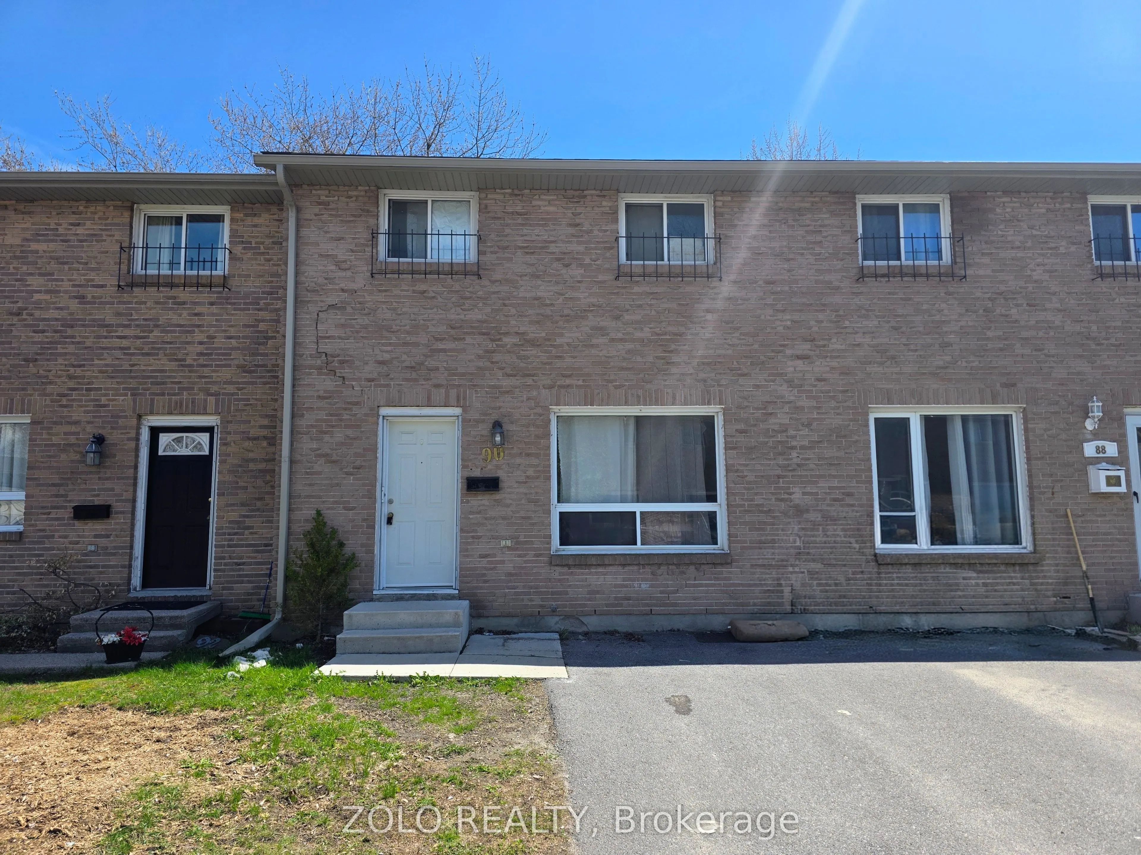 90 Rosemund Crescent #35
