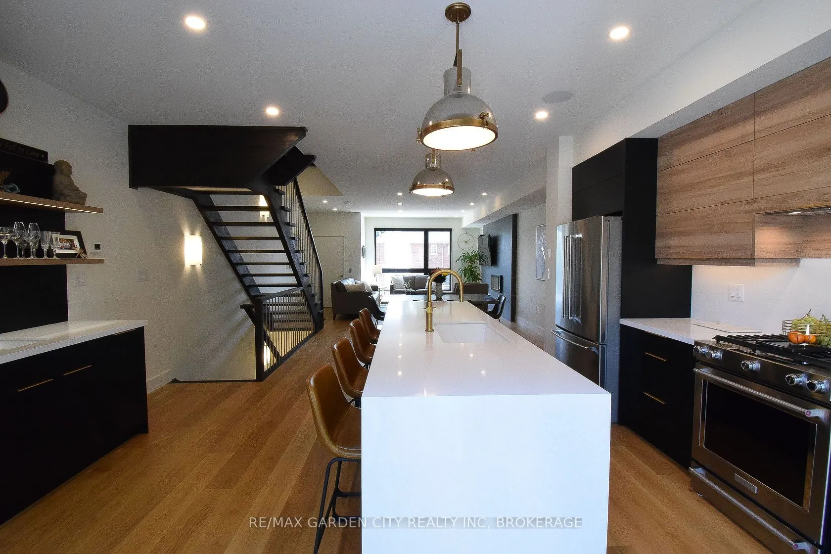 2 BROCK Street S #5