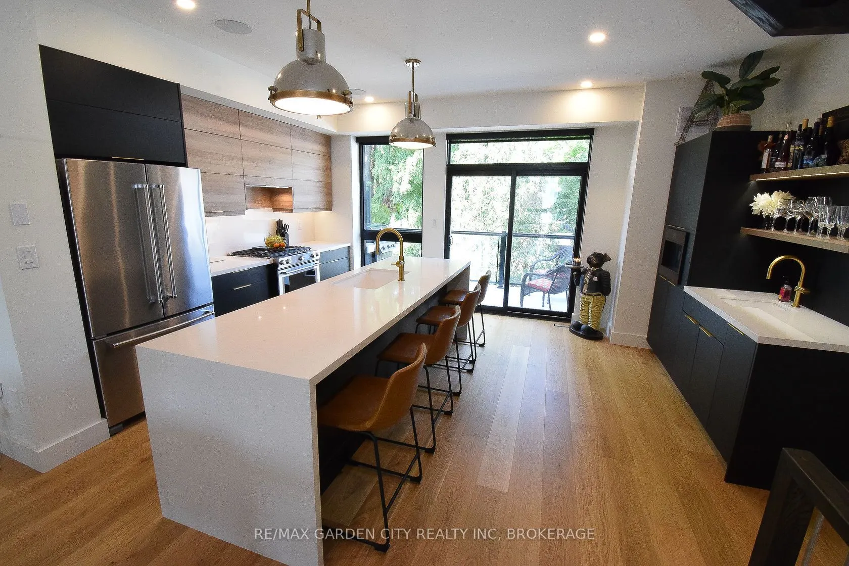 2 BROCK Street S #5