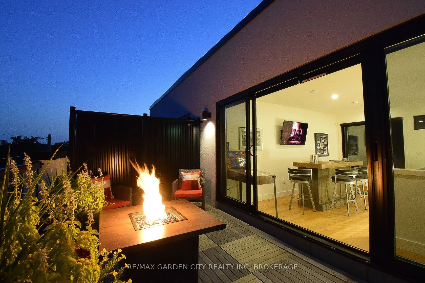2 BROCK Street S #5