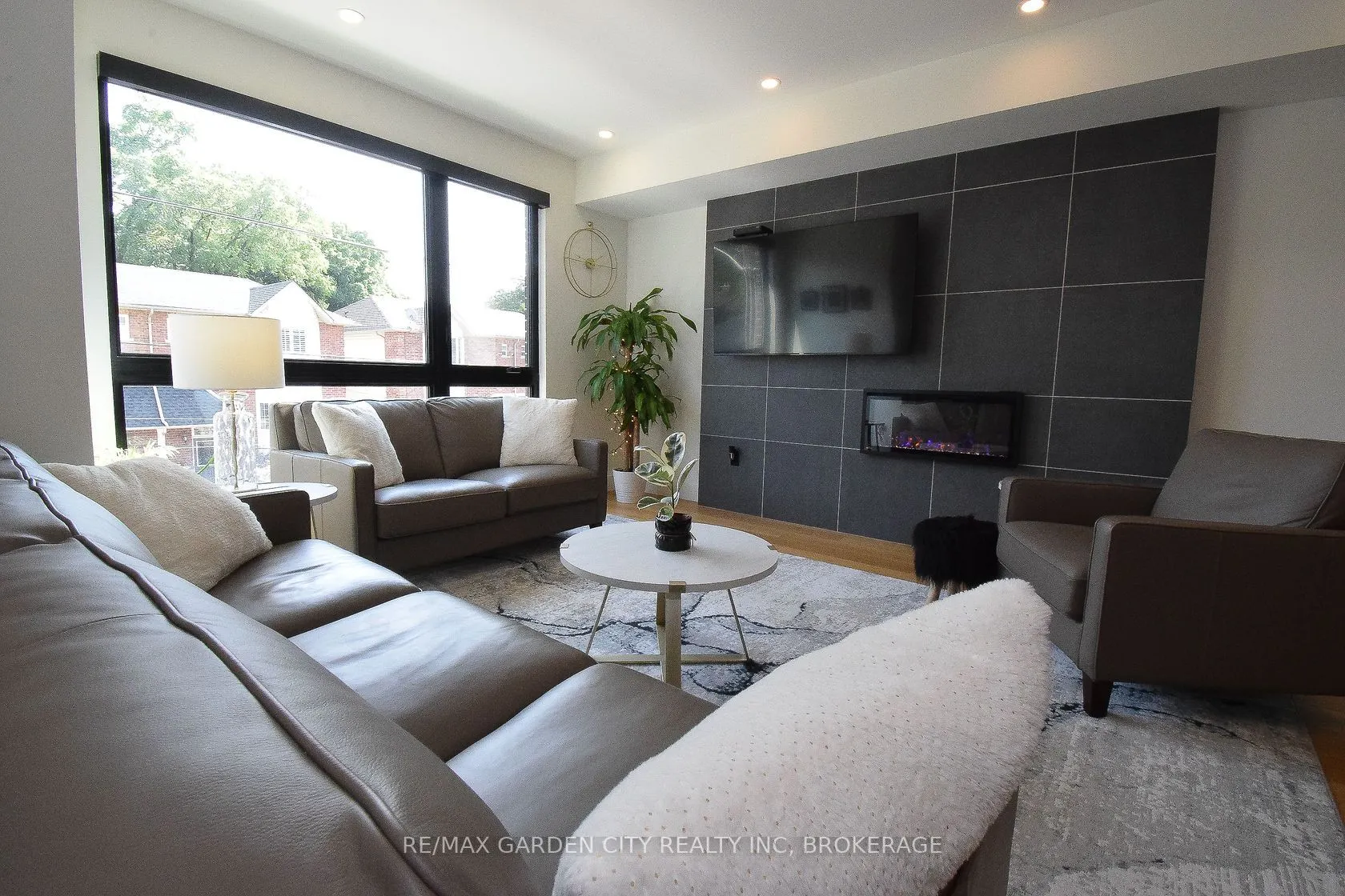 2 BROCK Street S #5