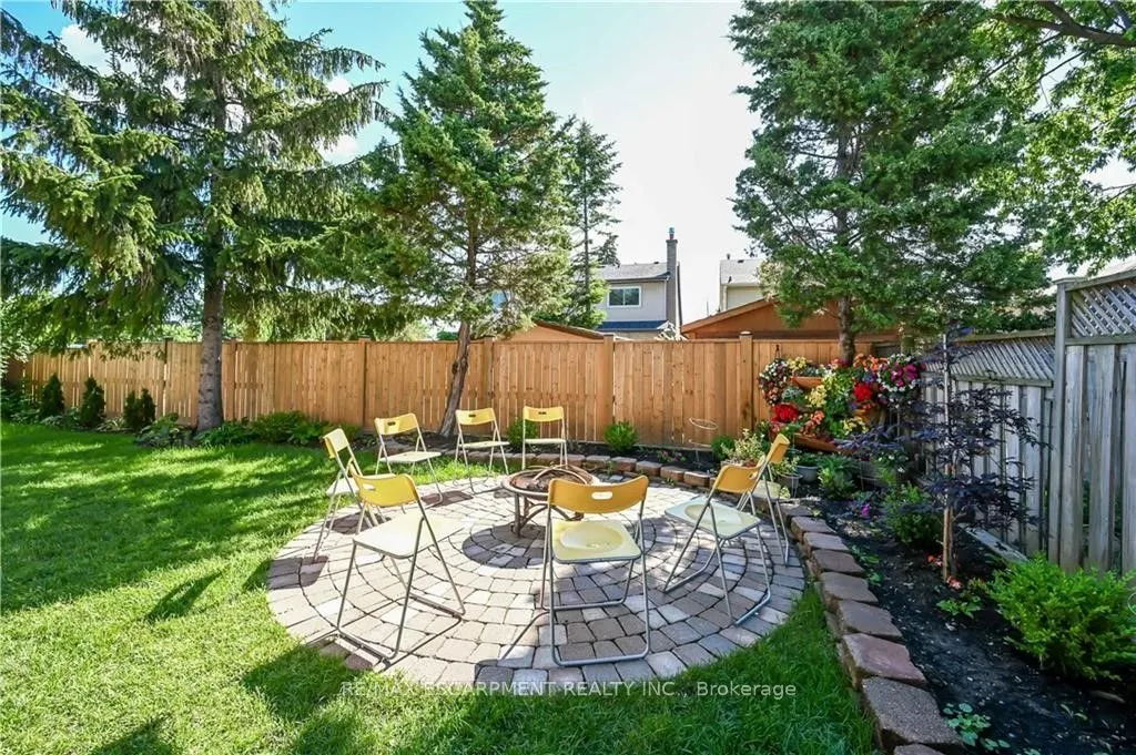 296 WINTERBERRY Drive #LOWER