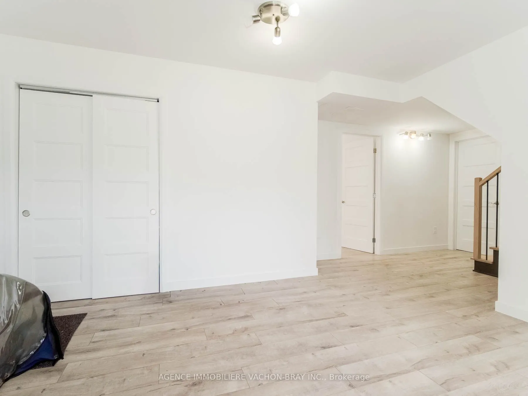 3814 Lakeside Drive