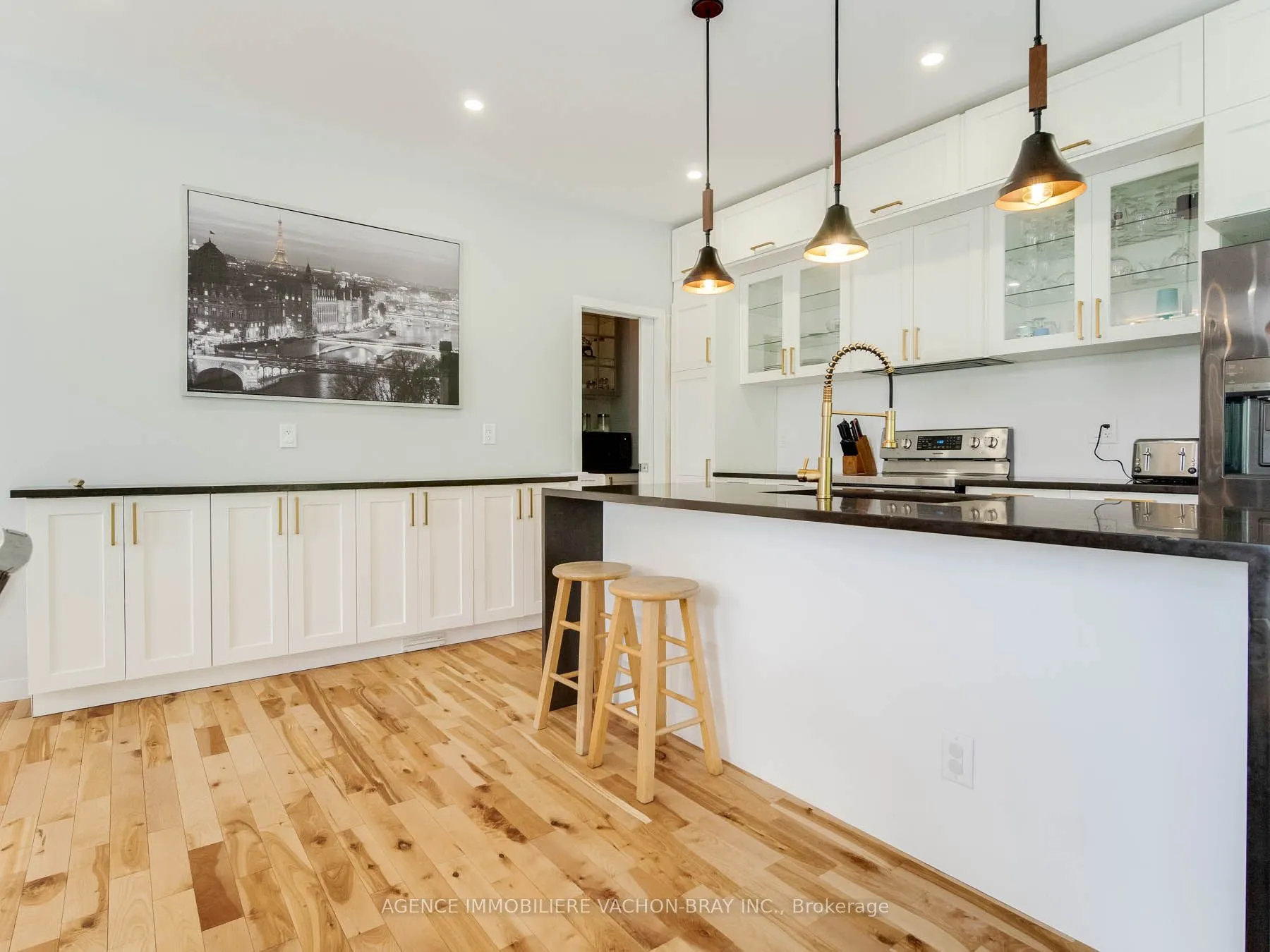 3814 Lakeside Drive