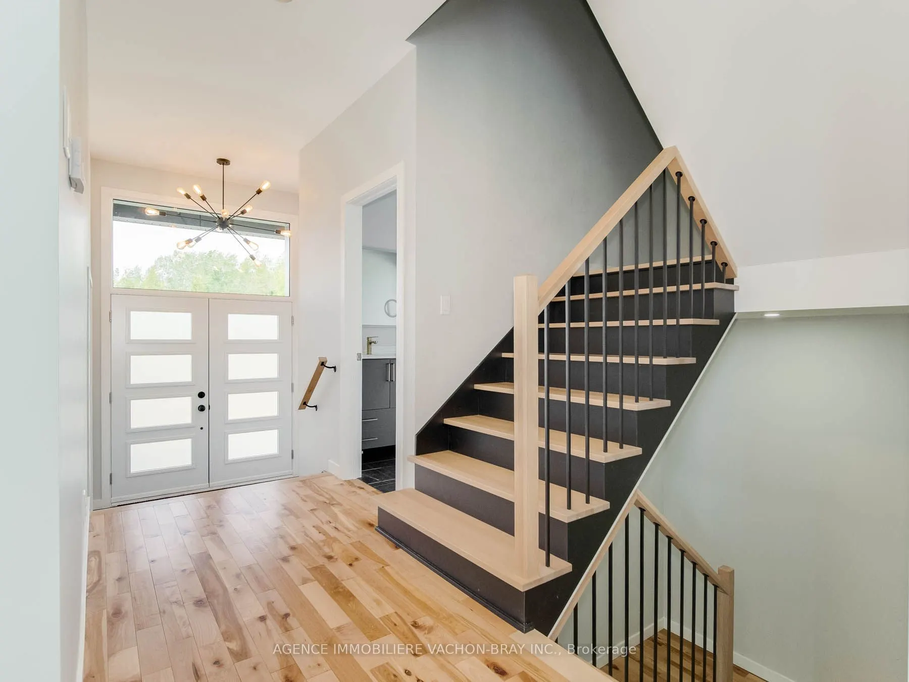 3814 Lakeside Drive