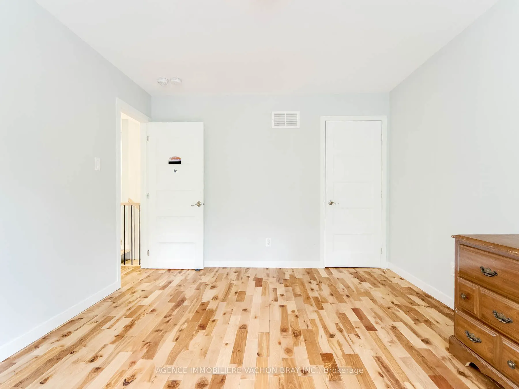 3814 Lakeside Drive